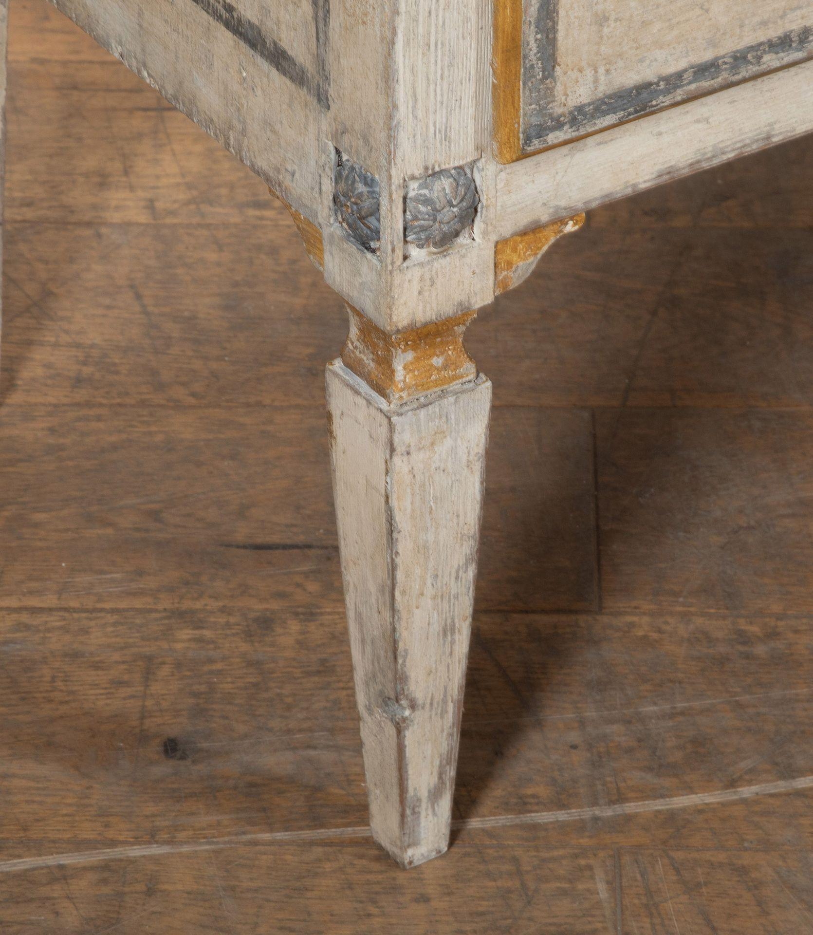 Coppia di commodes italiane del XIX secolo in vendita 7