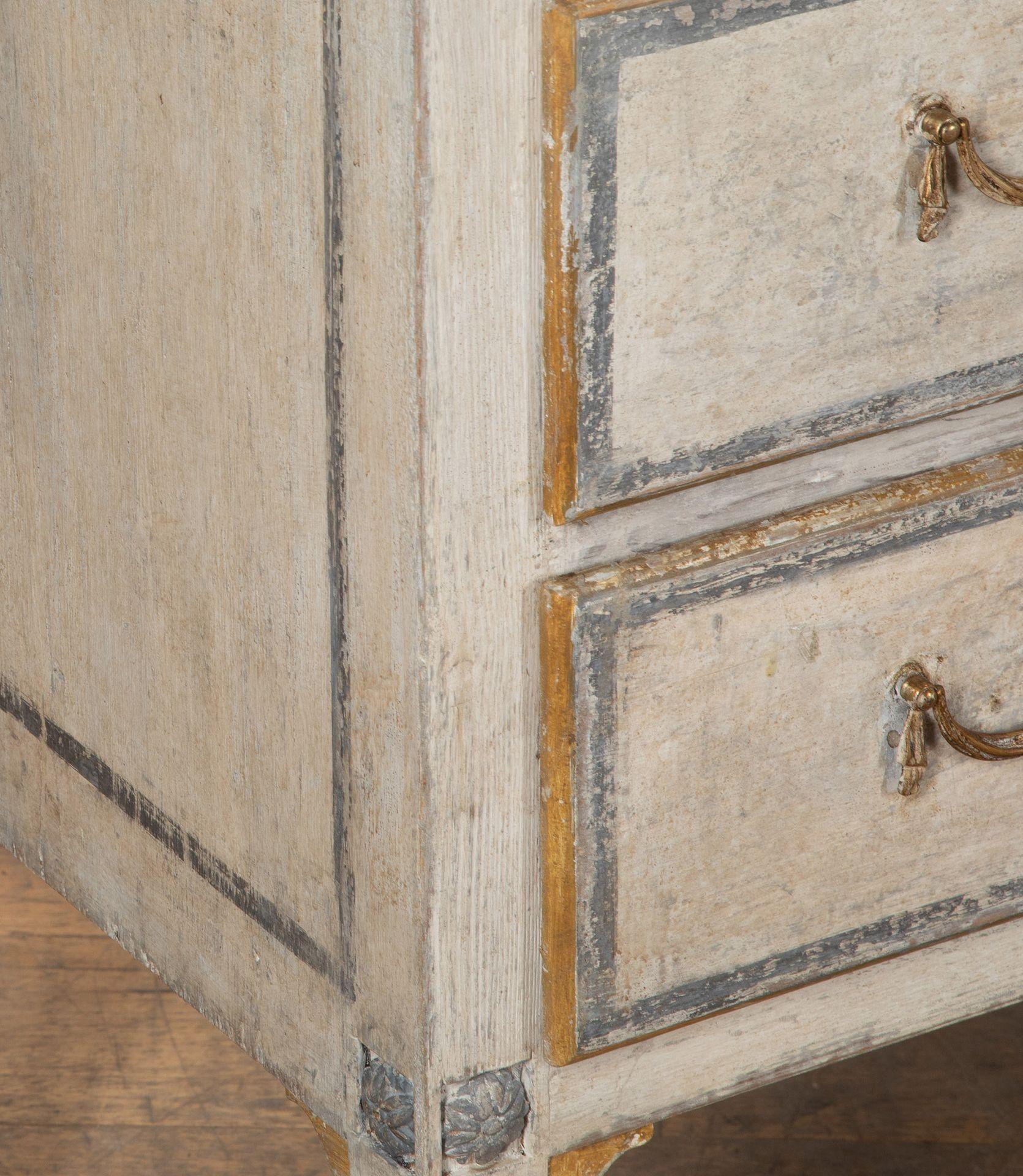Coppia di commodes italiane del XIX secolo in vendita 8
