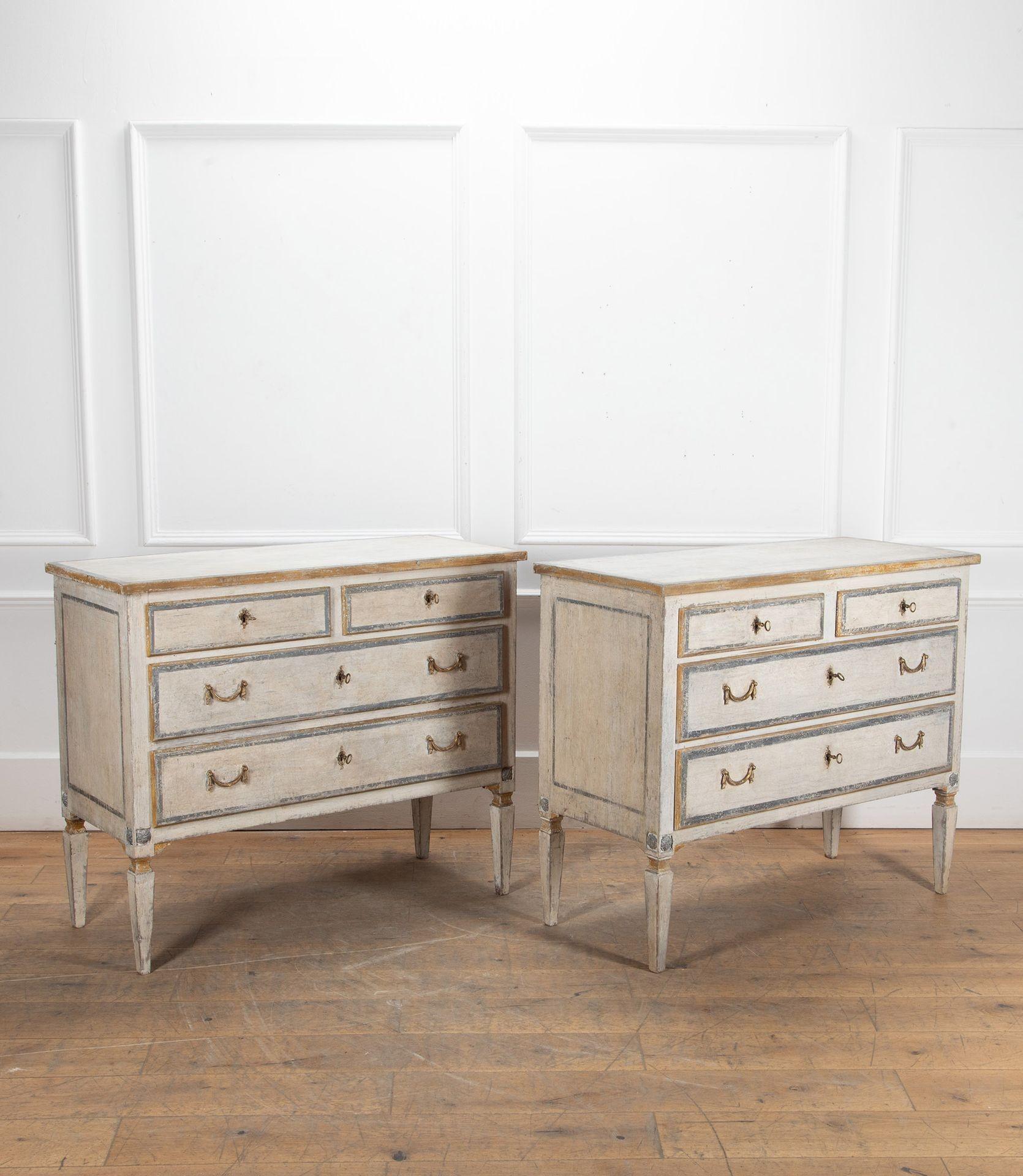 Coppia di commodes italiane del XIX secolo in vendita 2