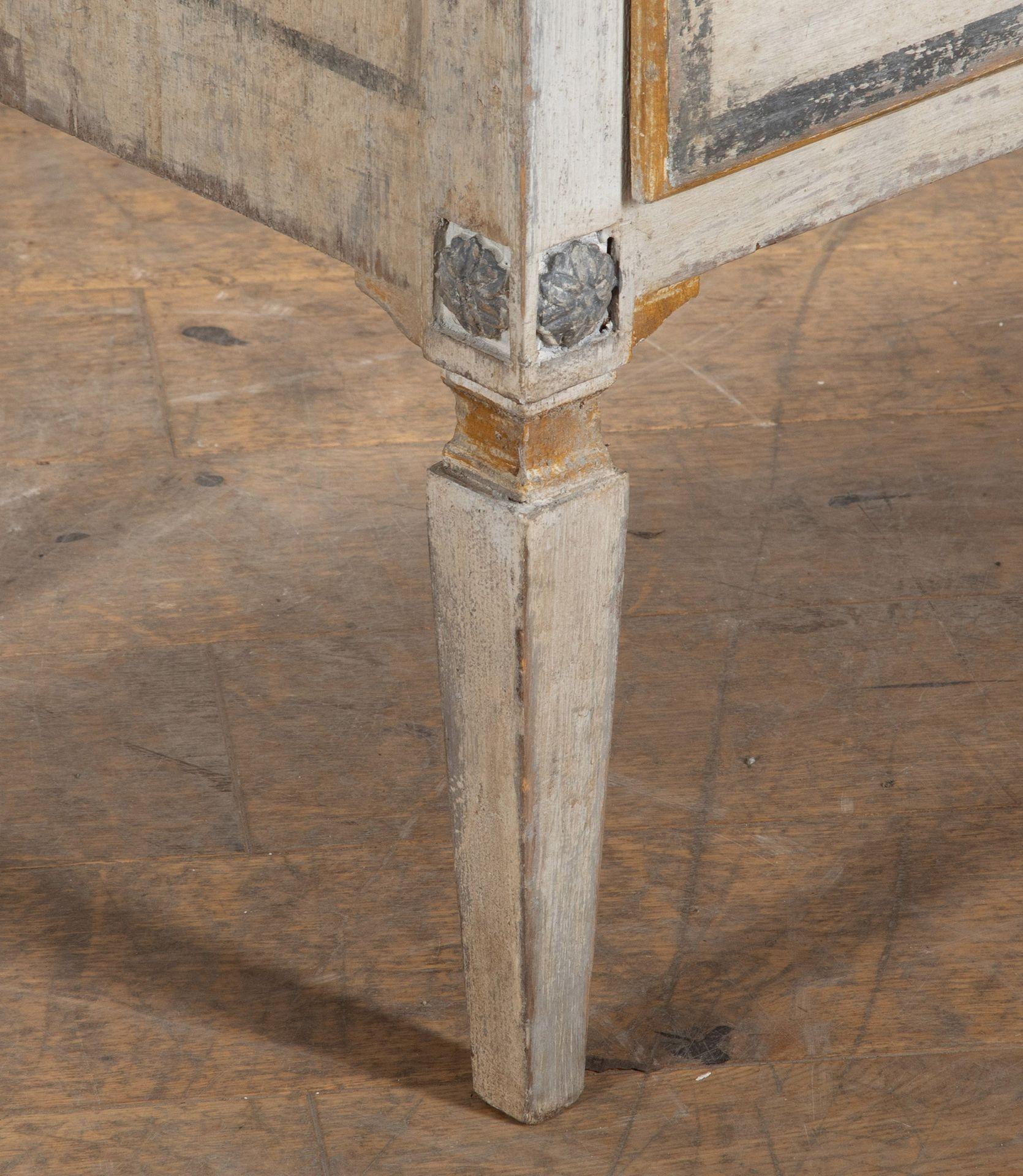 Coppia di commodes italiane del XIX secolo in vendita 4