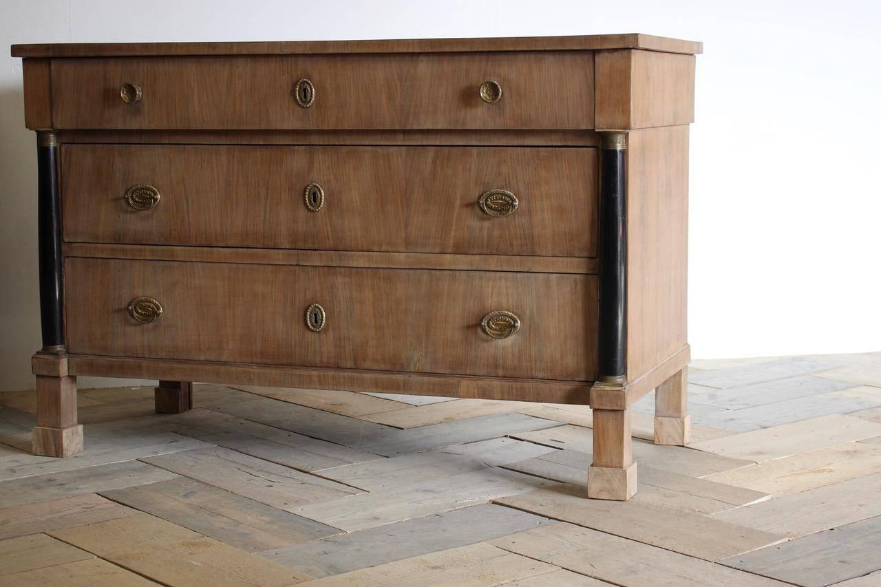 Pair of 19th Century Italian Commodes in Bleached Walnut In Excellent Condition In Gloucestershire, GB