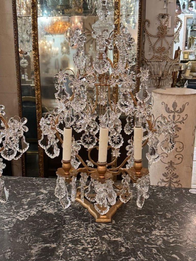 XIXe siècle Paire de girandoles italiennes du 19ème siècle en cristal et fer doré en vente