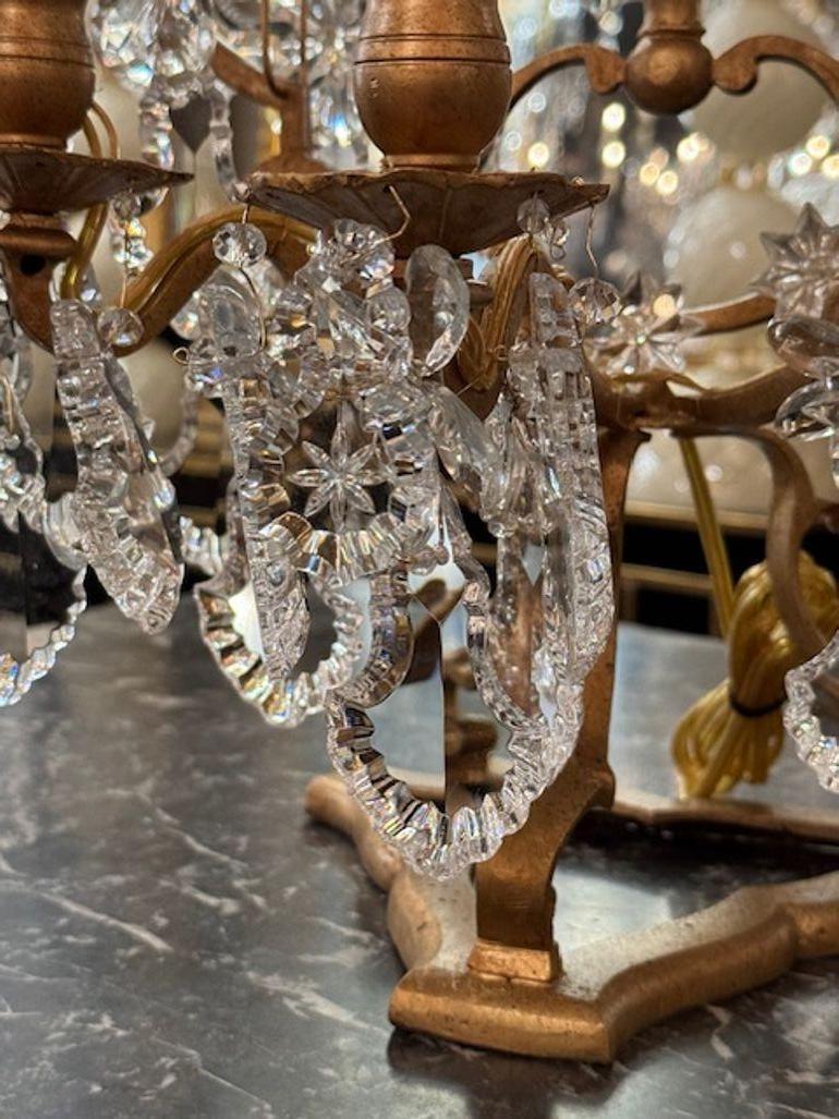Paire de girandoles italiennes du 19ème siècle en cristal et fer doré en vente 3