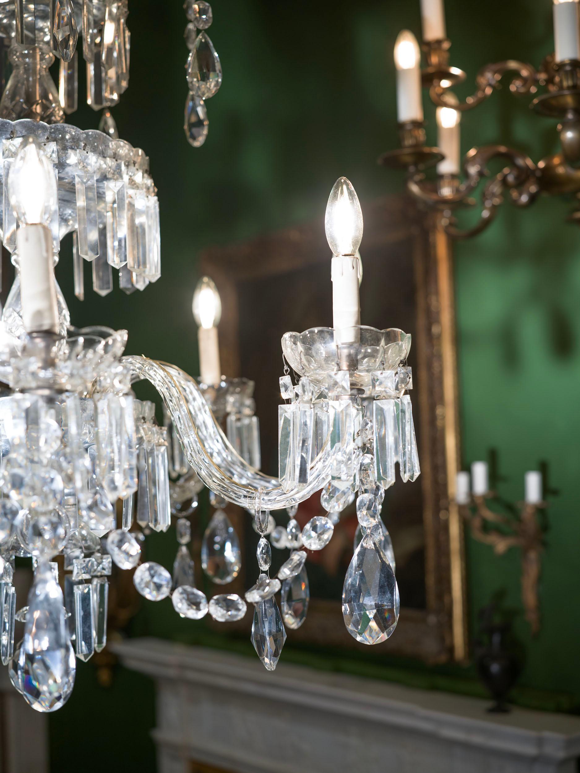 Pair of 19th century Italian Crystal Chandeliers In Good Condition In London, GB