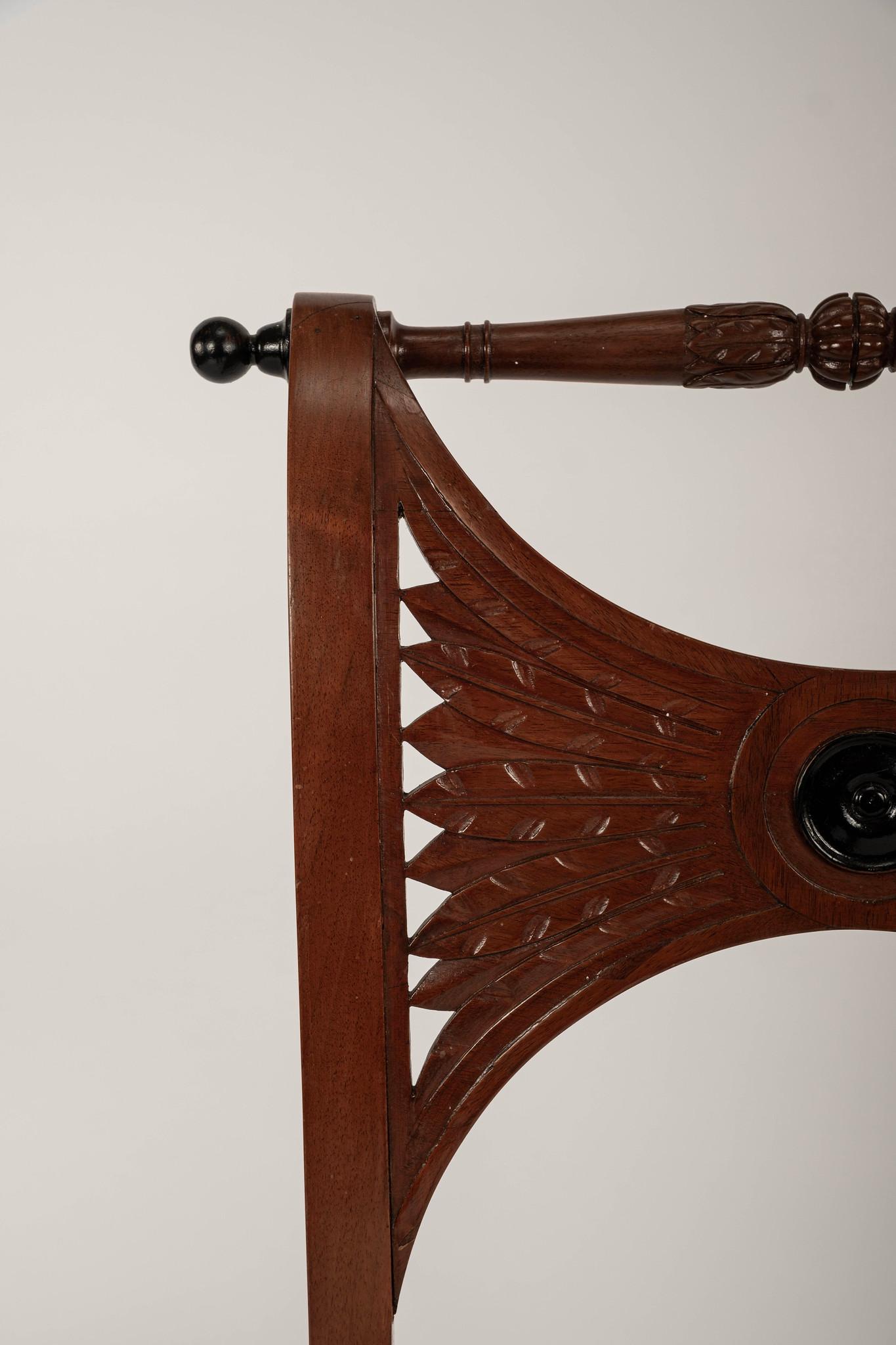 Paire de chaises d'appoint Empire italiennes du 19e siècle, deux paires disponibles en vente 3