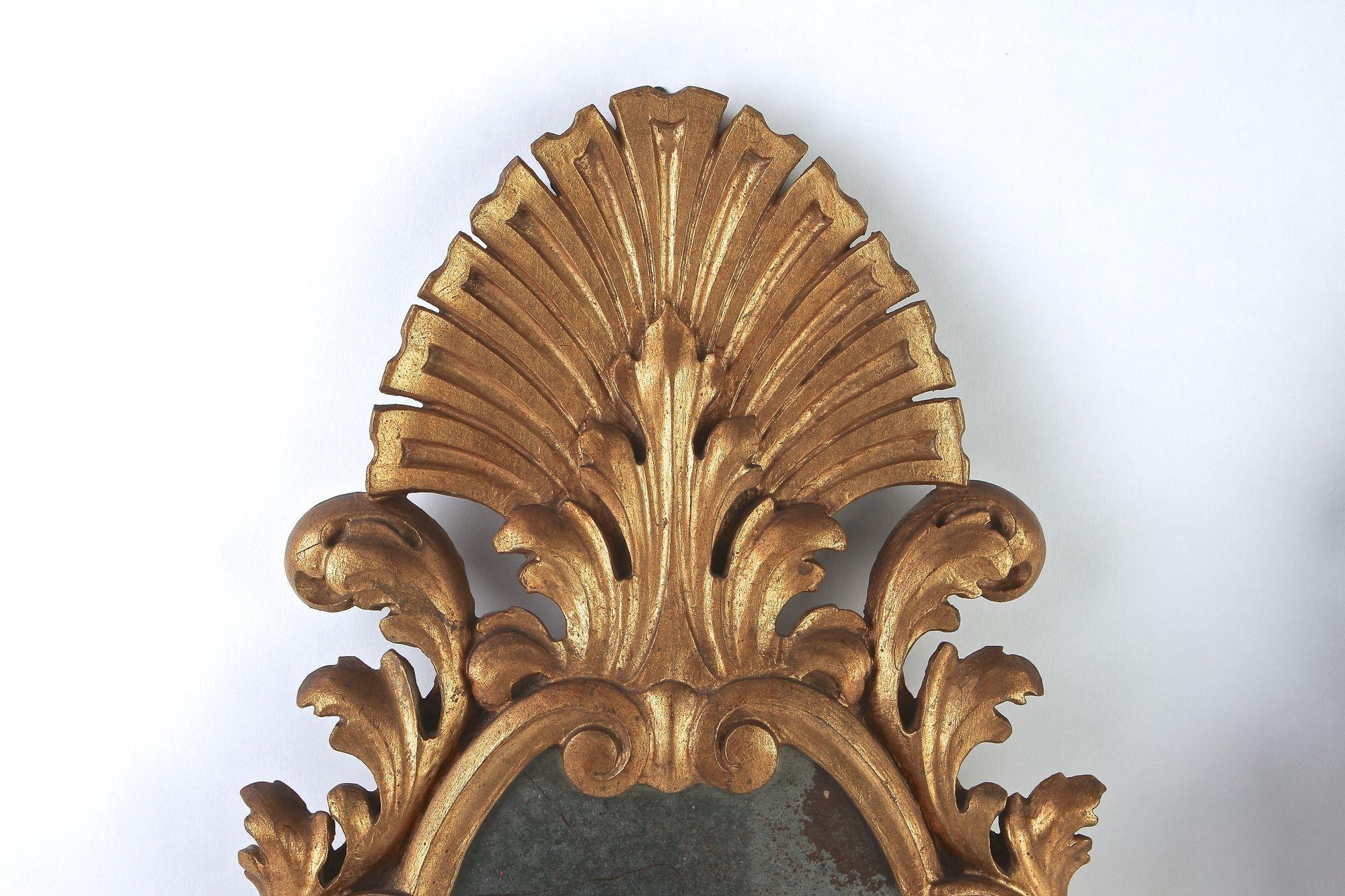 Pair Of 19th Century Italian Gilt Wall Mirrors, Handcarved - IT ca. 1850 Italiano en venta
