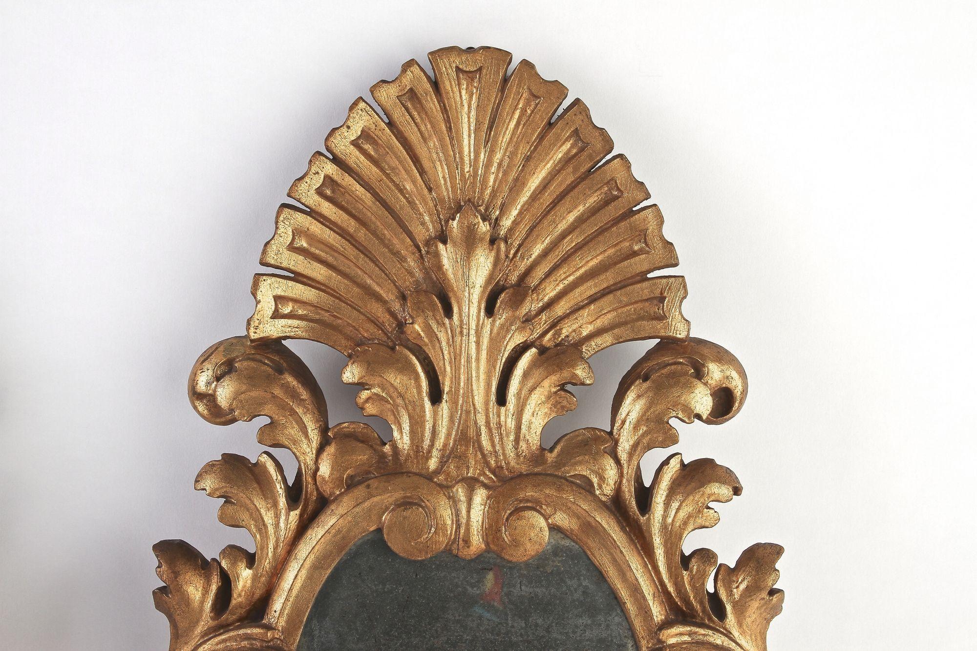 Pair Of 19th Century Italian Gilt Wall Mirrors, Handcarved - IT ca. 1850 siglo XIX en venta