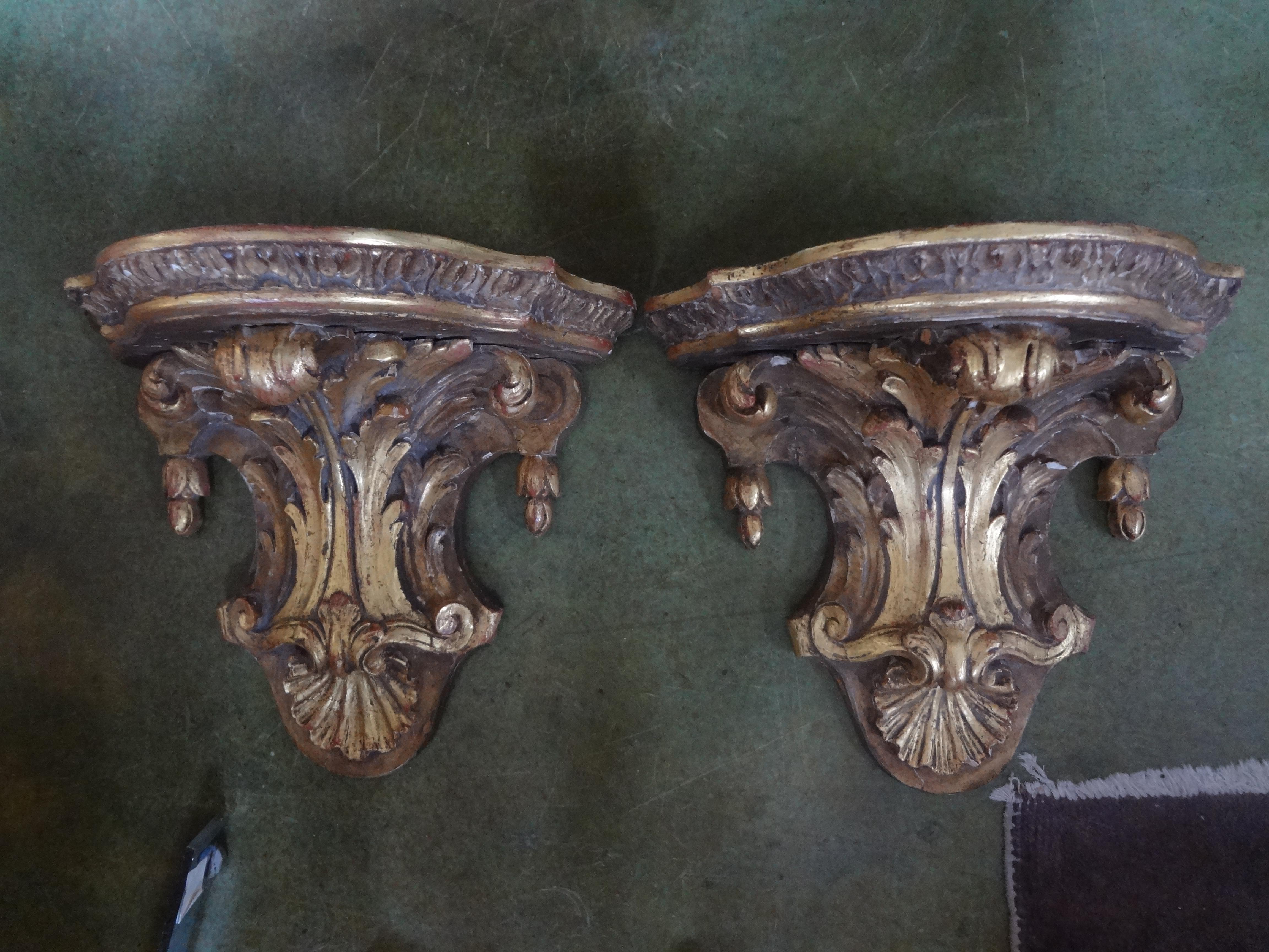 Pair of 19th Century Italian Giltwood Wall Brackets 7