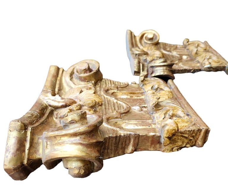 Pair of 19th Century Italian Giltwood Appliques For Sale at 1stDibs