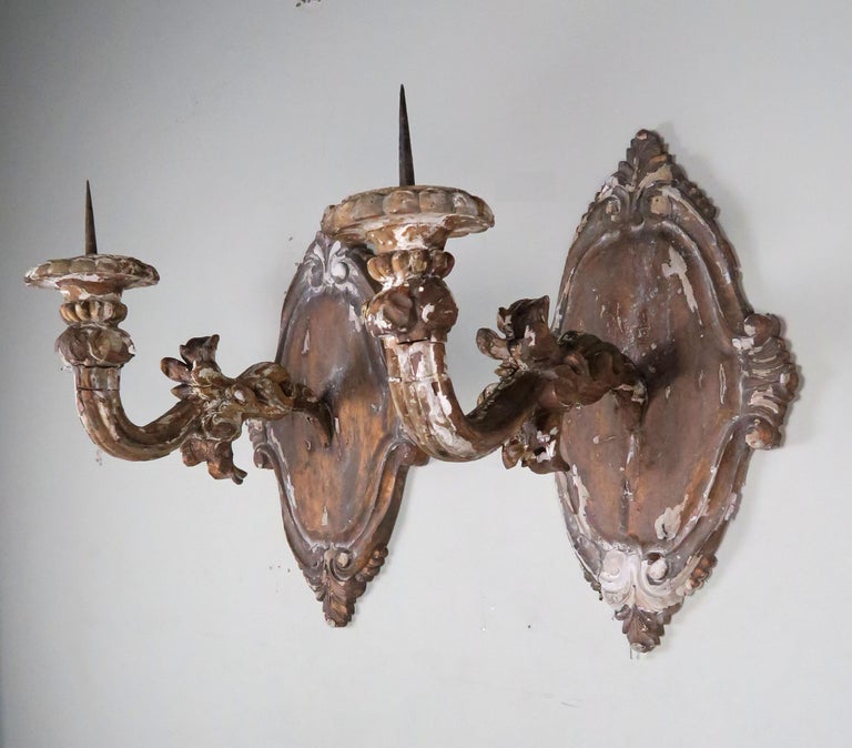 Baroque Pair of 19th Century Italian Giltwood Candle Sconces For Sale