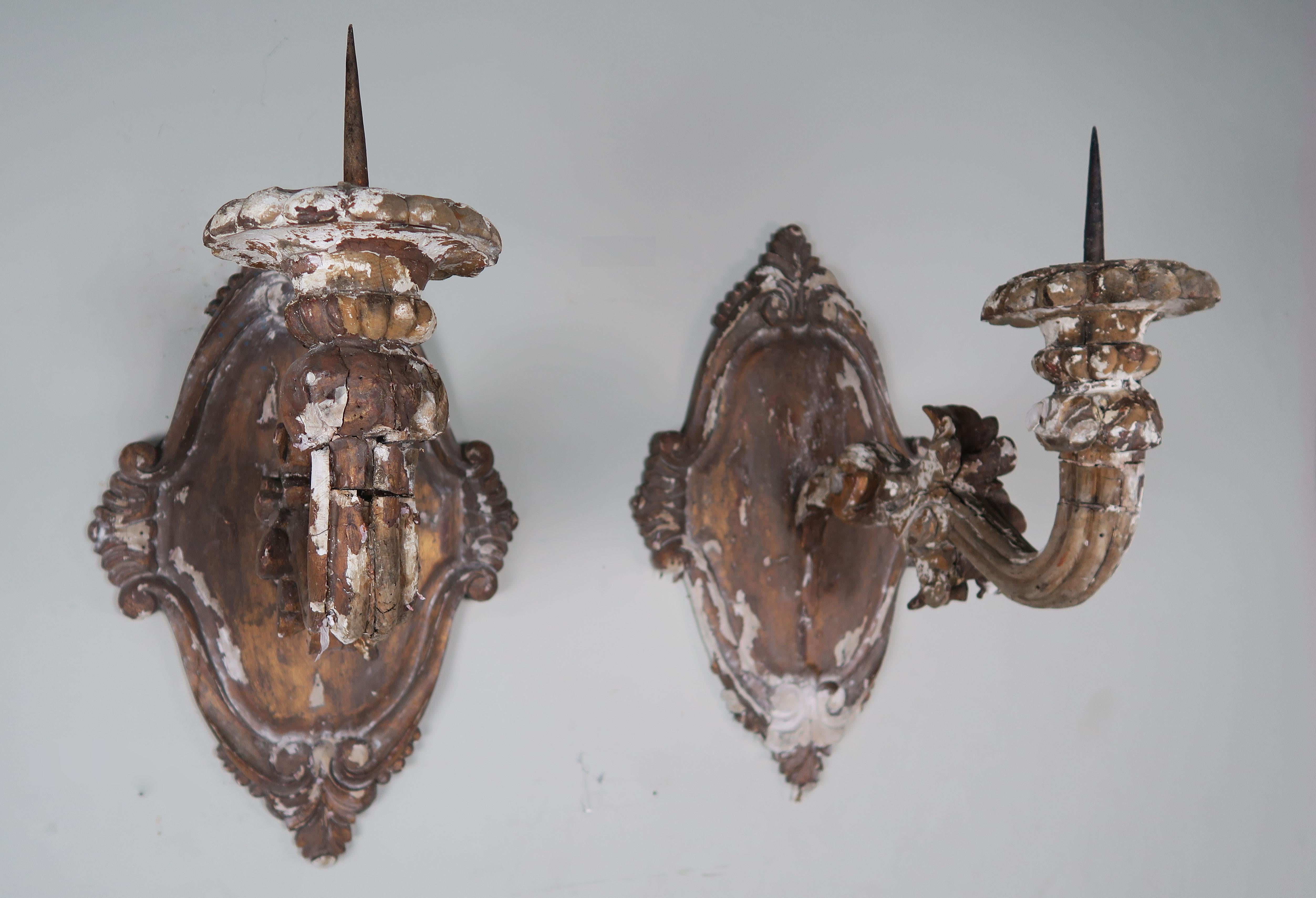 Pair of 19th Century Italian Giltwood Candle Sconces In Distressed Condition In Los Angeles, CA