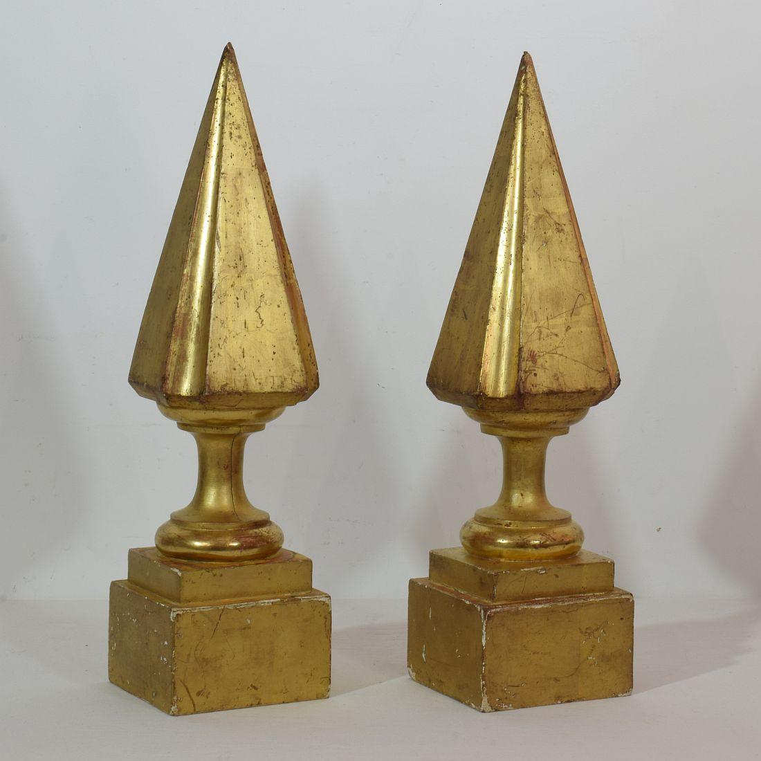 Pair of 19th Century Italian Giltwood Finials In Good Condition In Buisson, FR