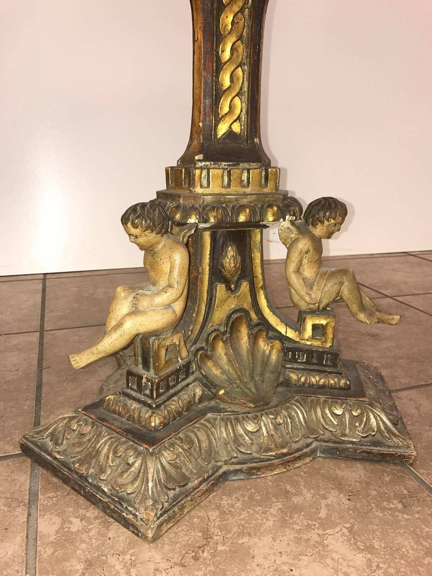 Paire de tables à piédestal italiennes du 19ème siècle en bois doré avec plateau en marbre Bon état - En vente à New York, NY