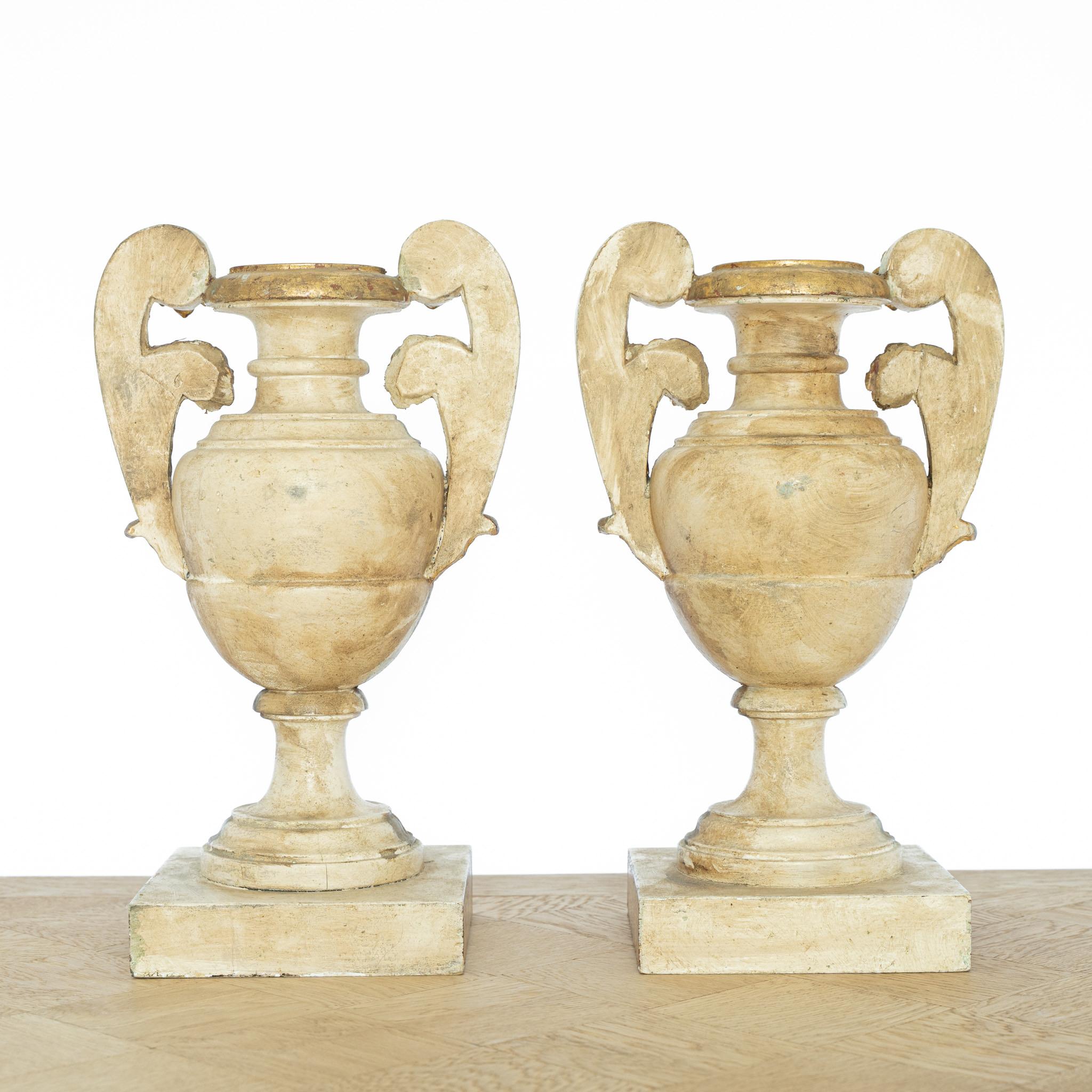 XIXe siècle Paire de porte-palmiers / pieds de lampe en bois doré italien du 19e siècle en vente