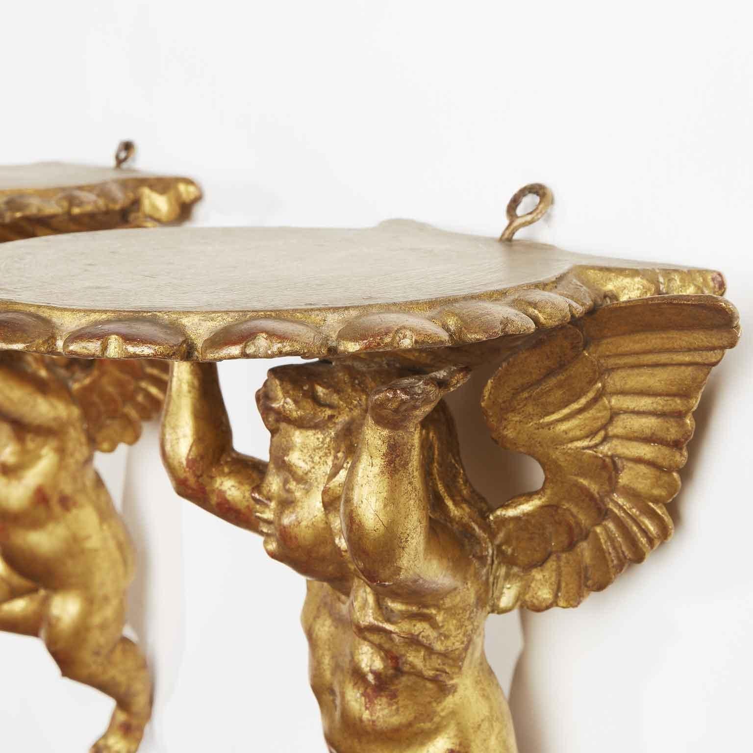 Baroque Pair of 19th Century Italian Giltwood Putti Wall Brackets For Sale