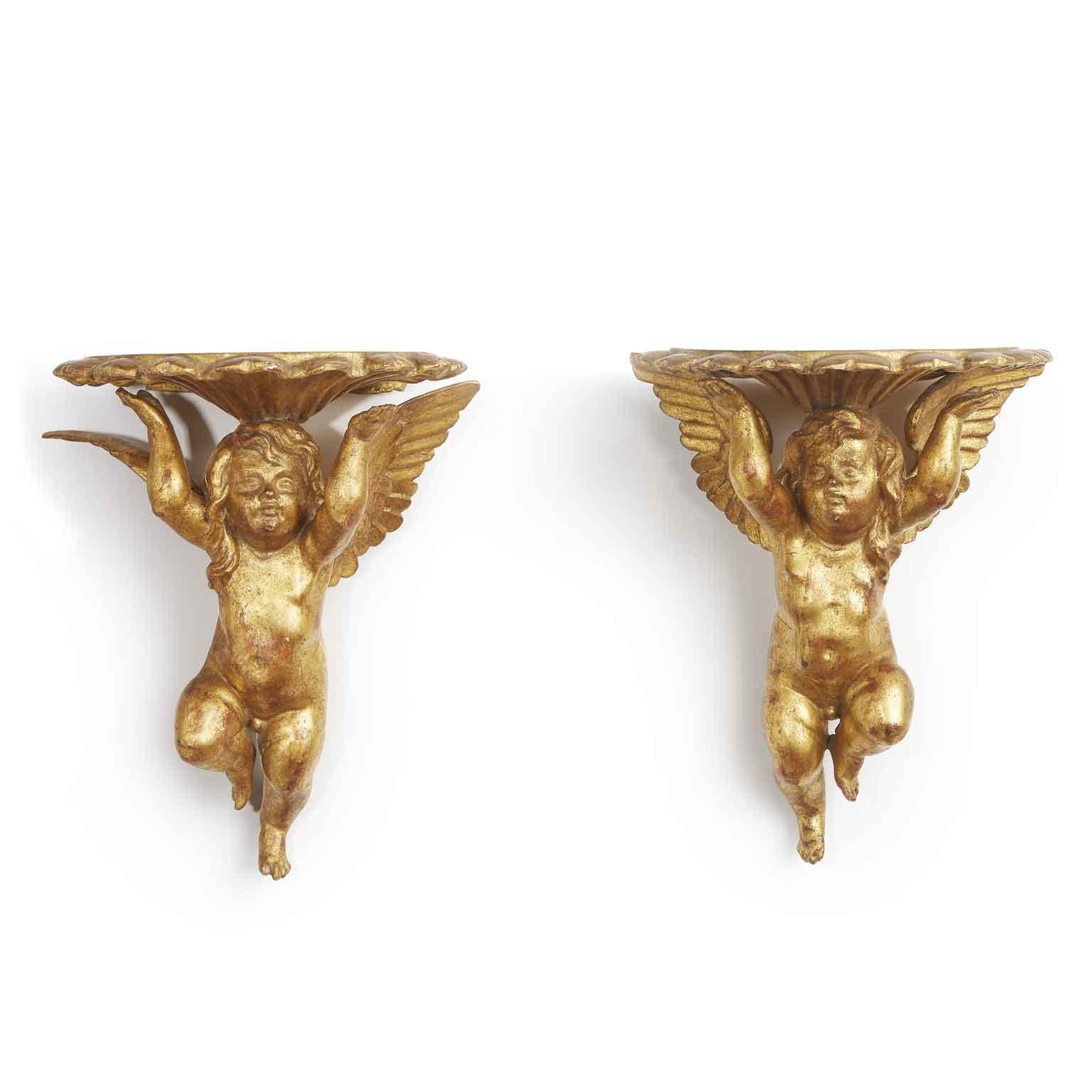 XIXe siècle Paire de supports muraux Putti en bois doré italien du 19ème siècle en vente