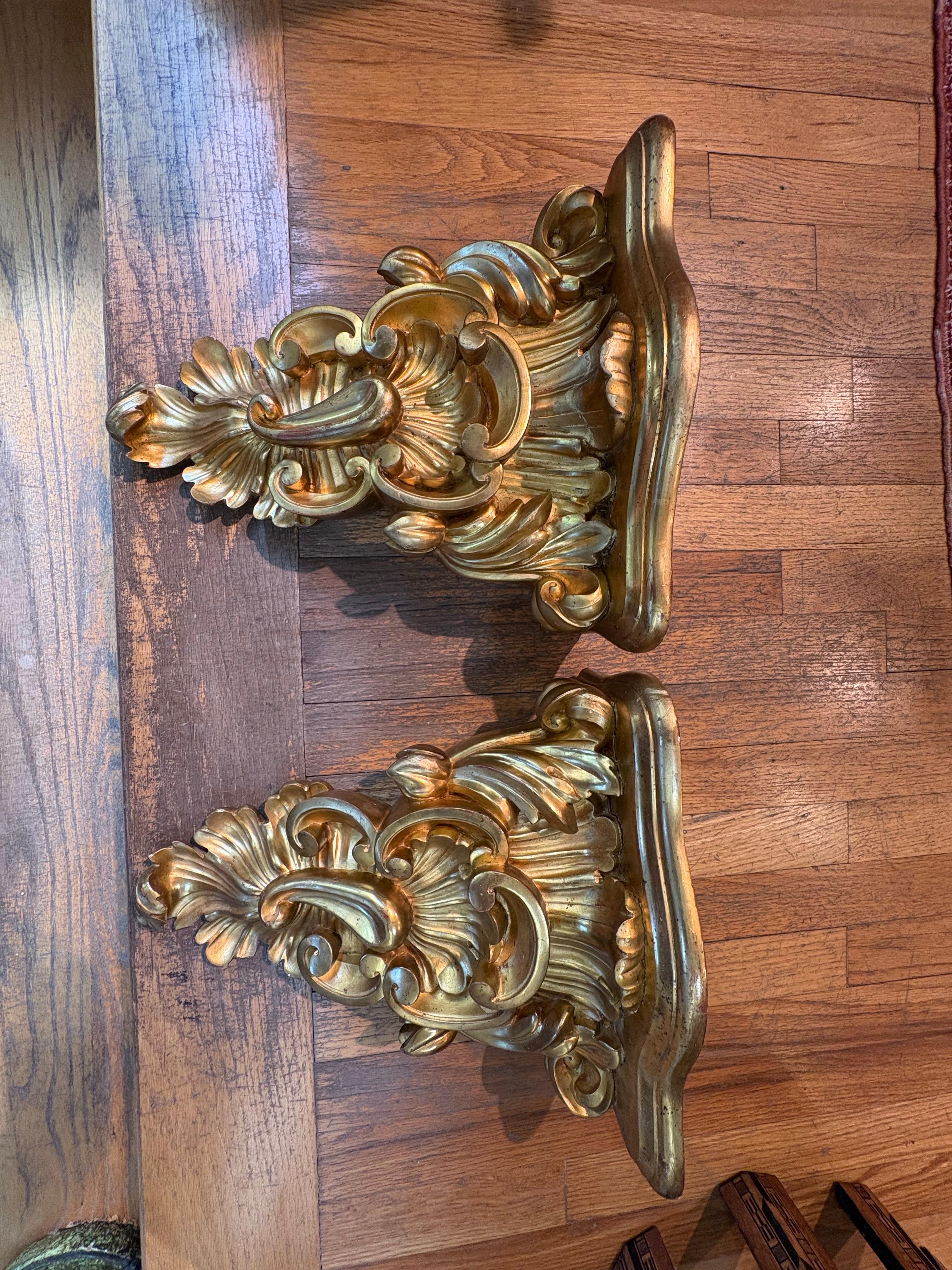 Baroque Paire de consoles murales italiennes en bois doré du 19e siècle en vente