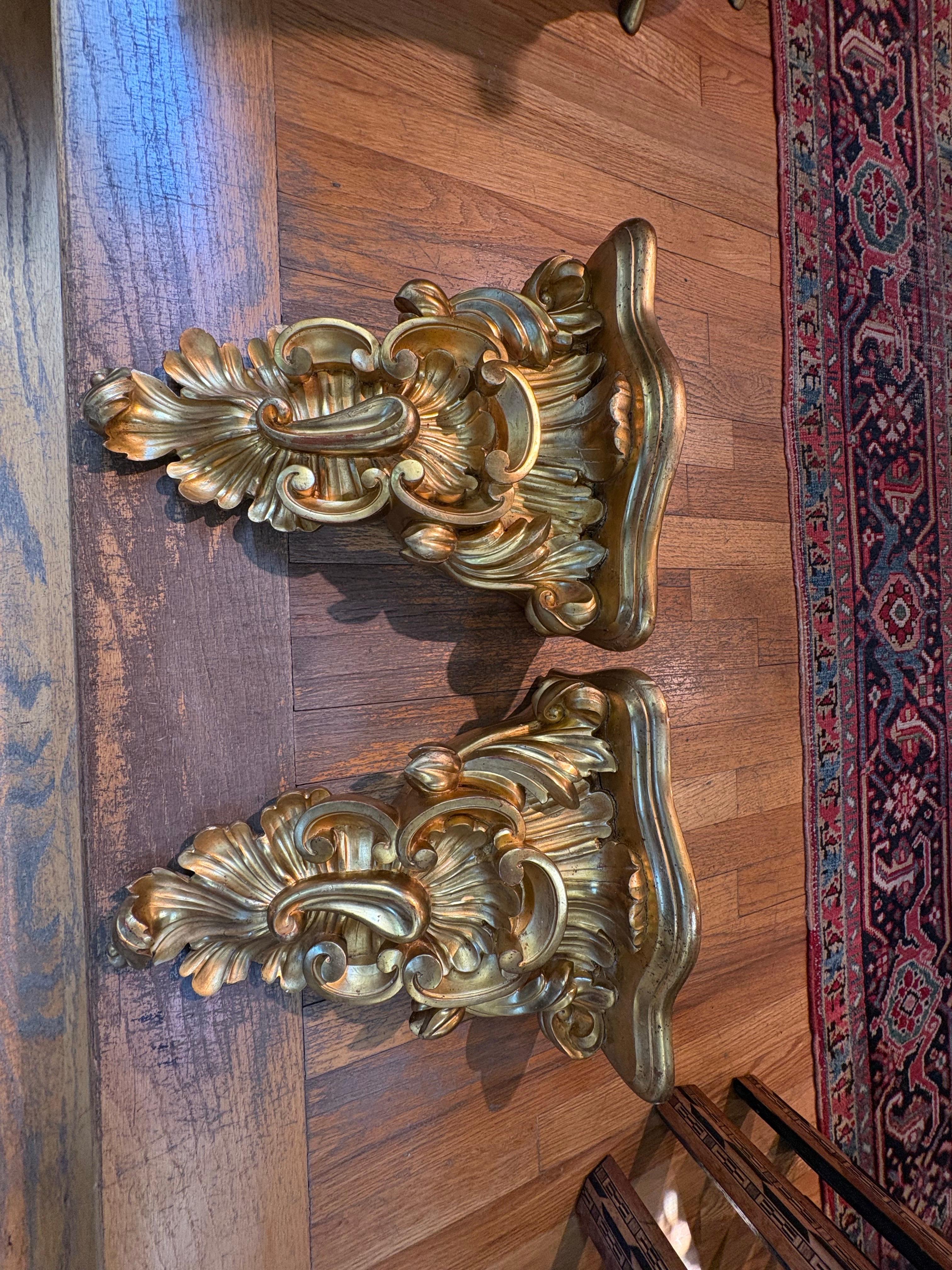 Paire de consoles murales italiennes en bois doré du 19e siècle Bon état - En vente à Houston, TX