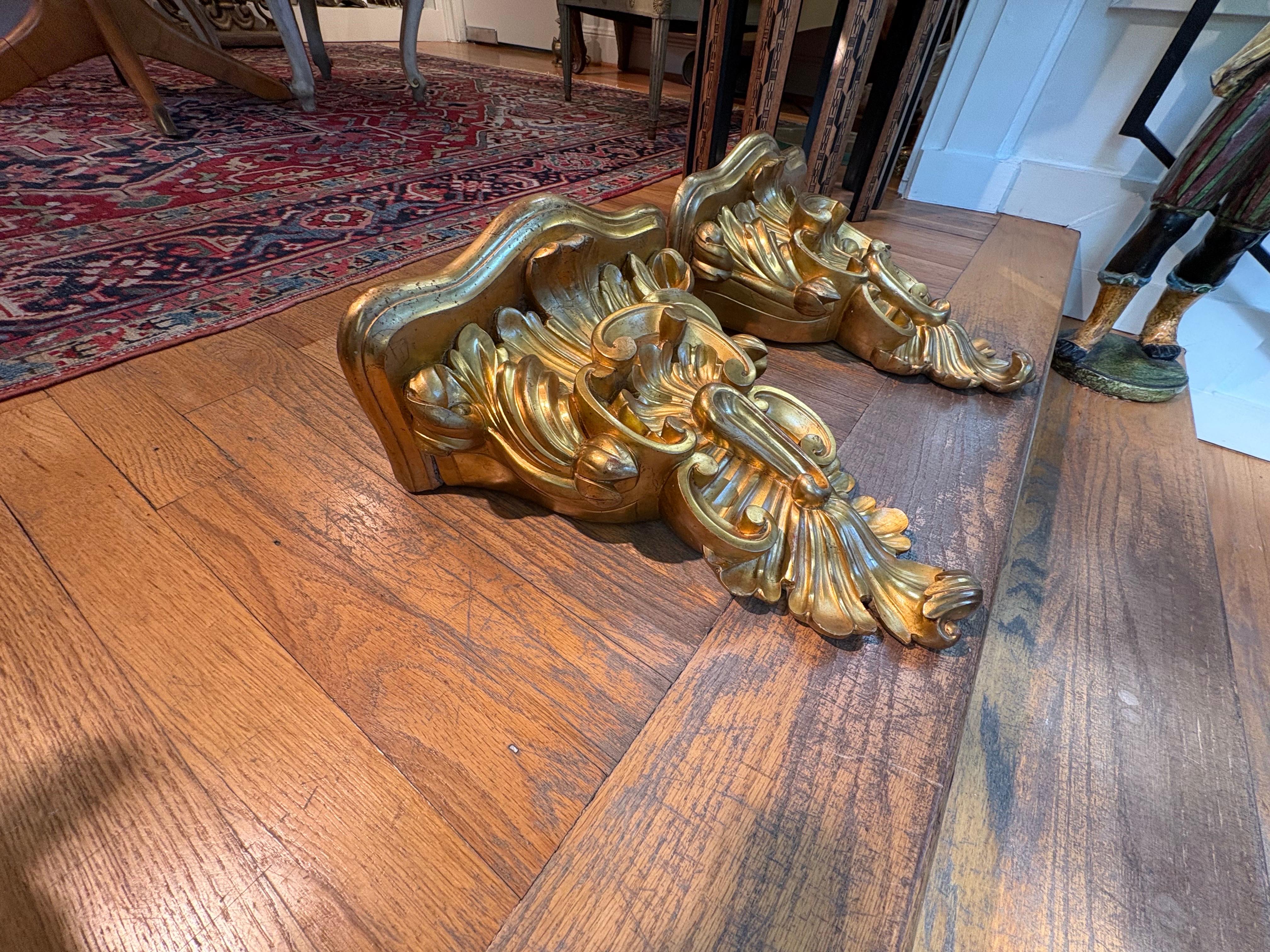 Bois doré Paire de consoles murales italiennes en bois doré du 19e siècle en vente