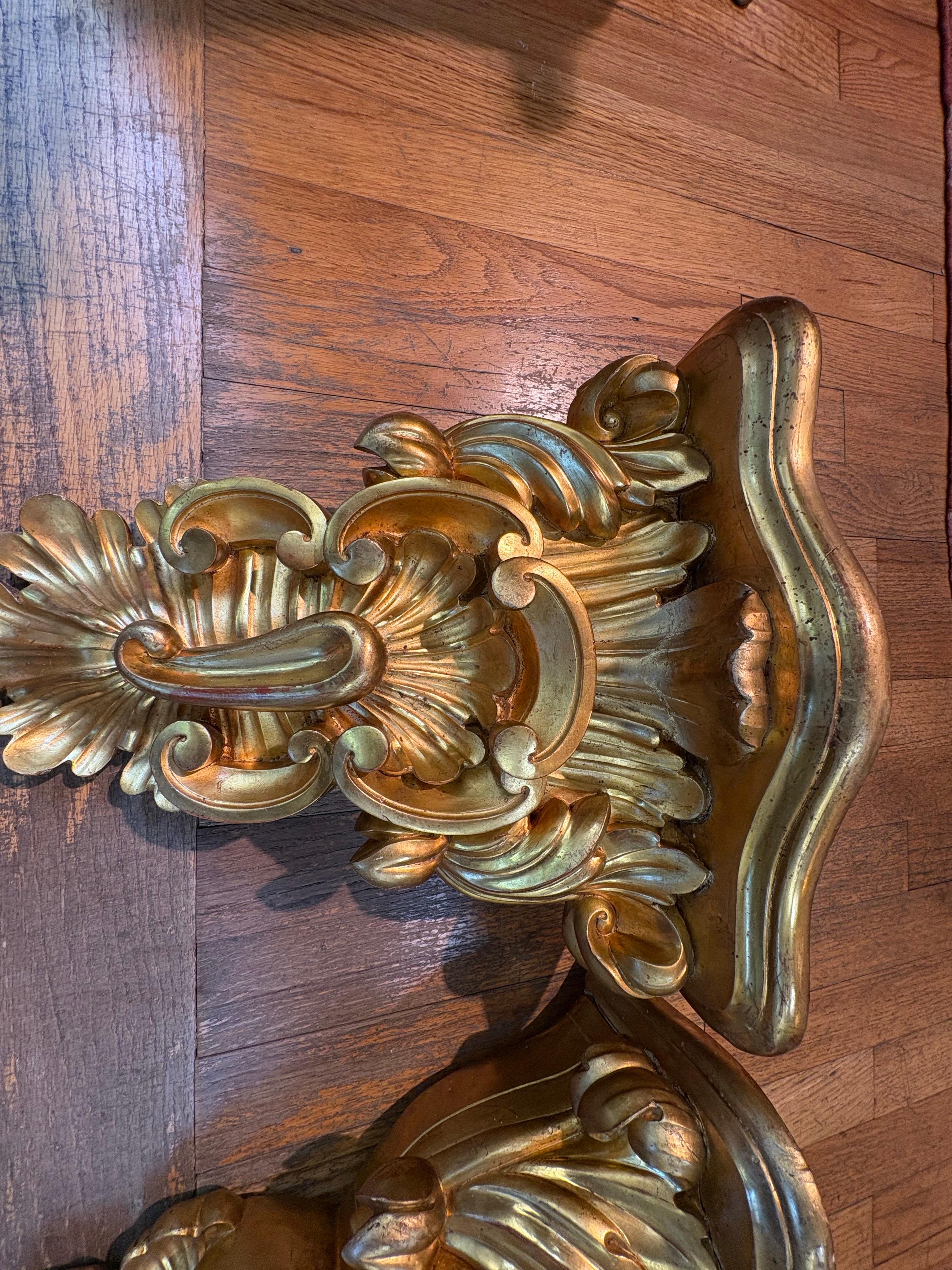 Paire de consoles murales italiennes en bois doré du 19e siècle en vente 1