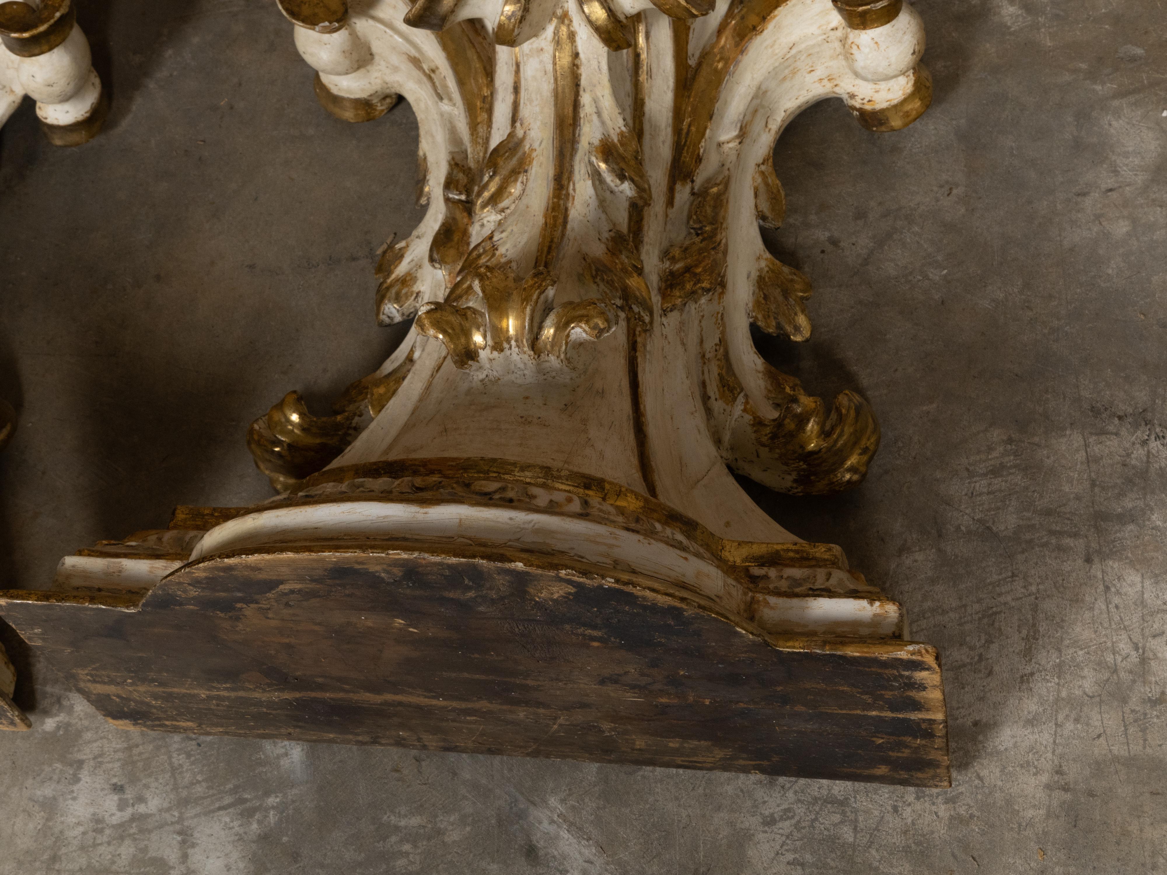Pair of 19th Century Italian Giltwood Wall Brackets with Acanthus Carving For Sale 7
