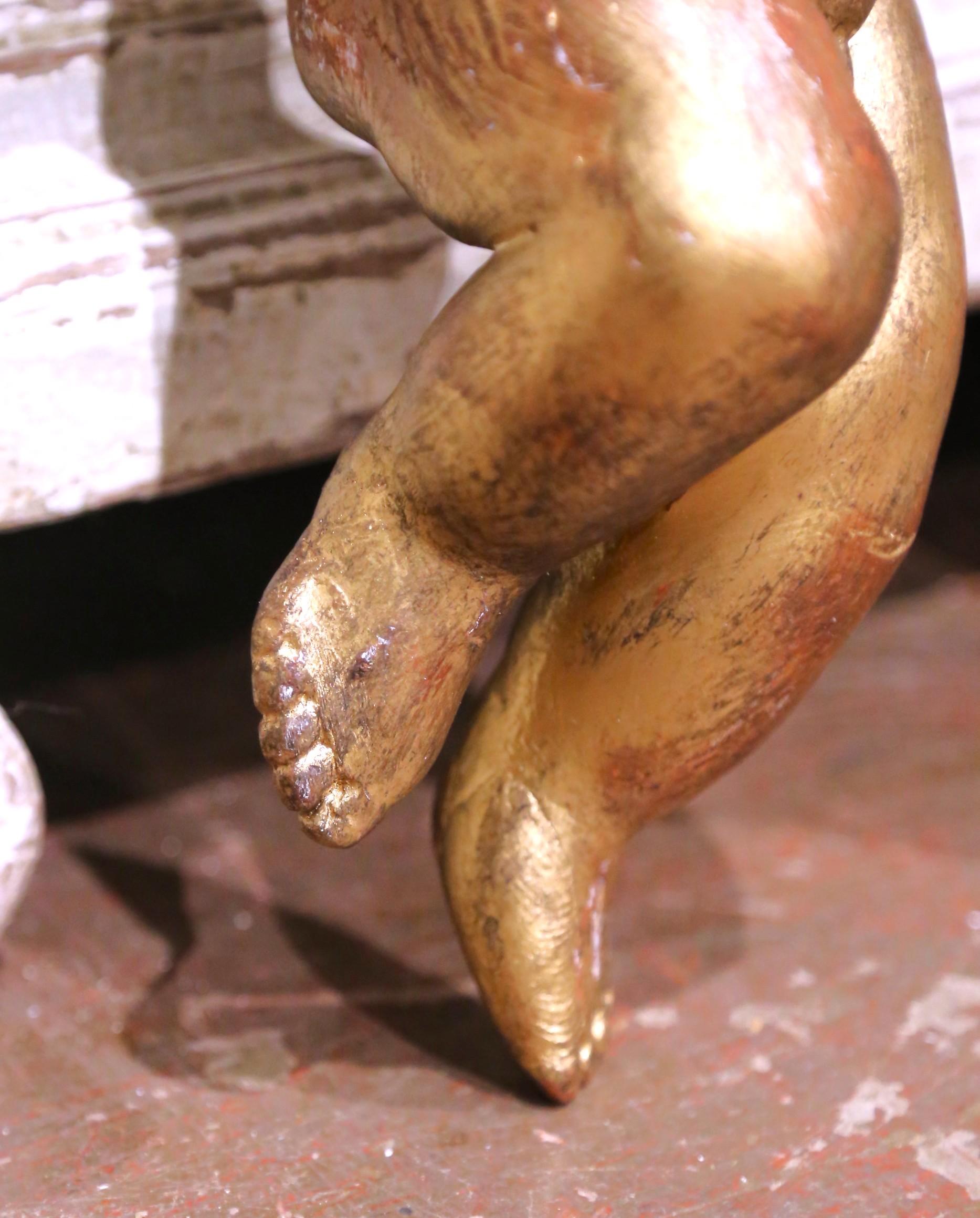 XIXe siècle Paire de sculptures de chérubins en bois doré italiennes du 19e siècle suspendues au mur en vente