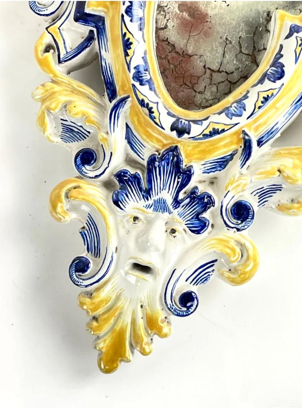 Majolique Paire de miroirs italiens du XIXe siècle en majolique émaillée en vente