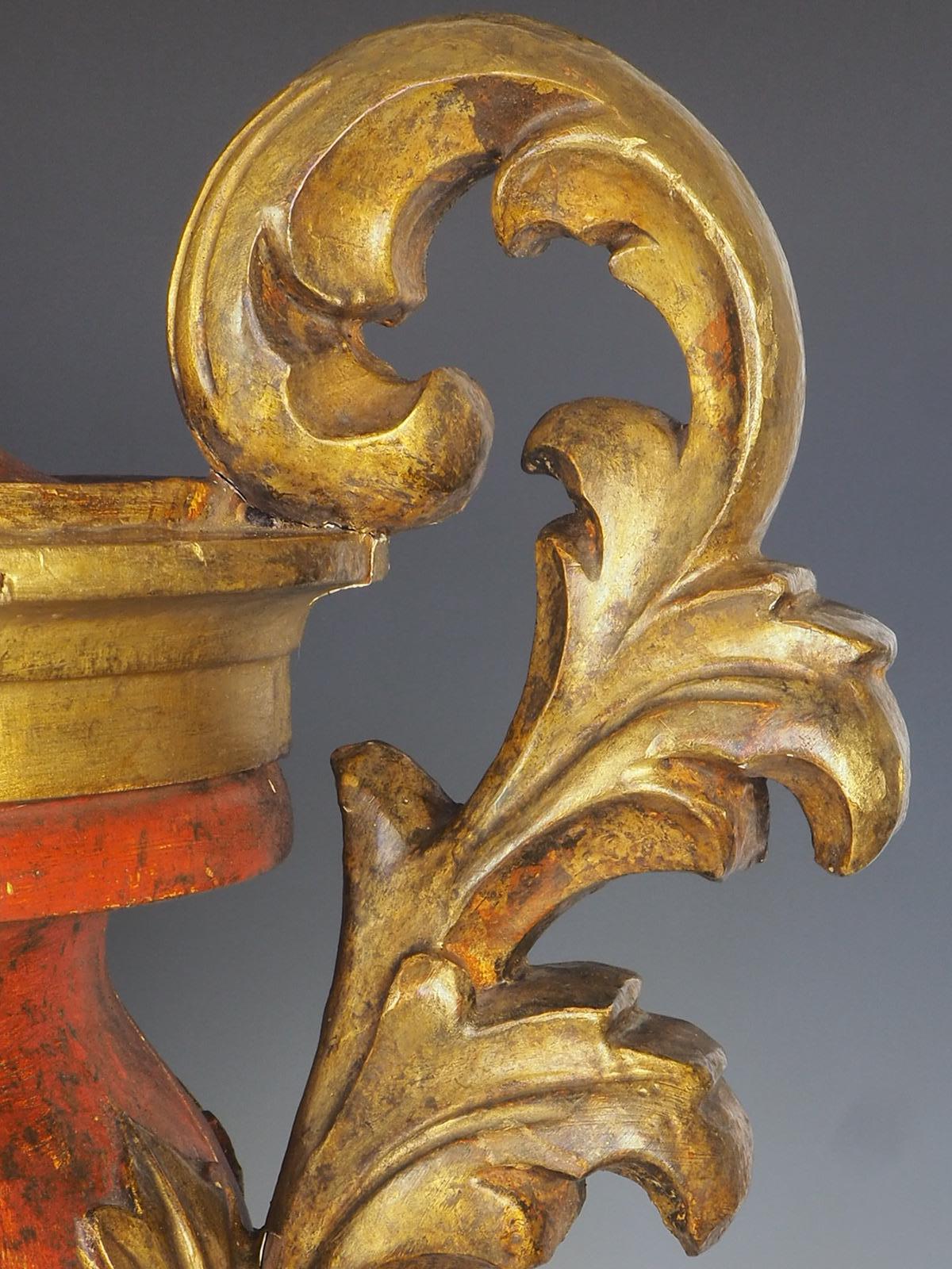 Paire de lampes de bureau italiennes du 19ème siècle sculptées et peintes à la main en vente 8