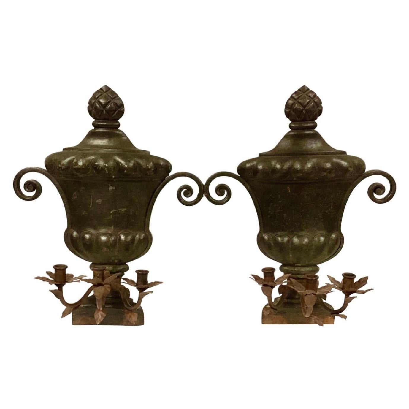 Coppia di appliques in ferro del XIX secolo