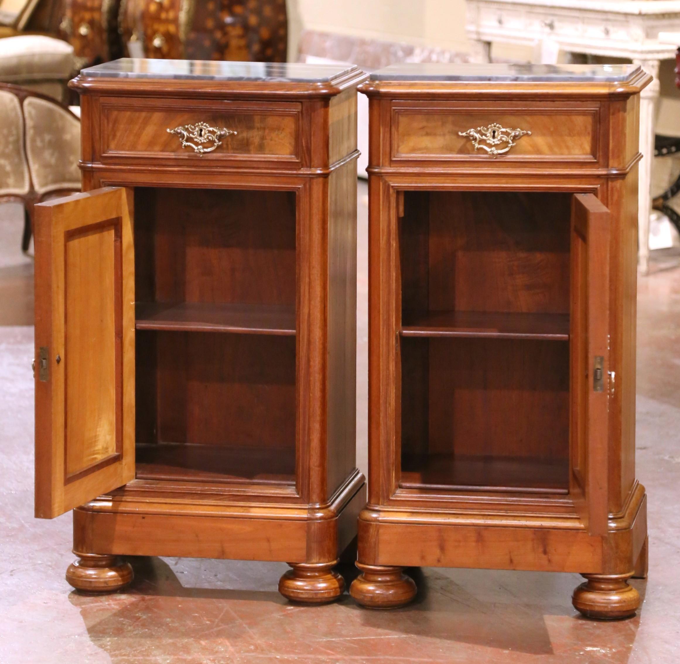 Pair of 19th Century Italian Louis Philippe Grey Marble Top Walnut Nightstands For Sale 7