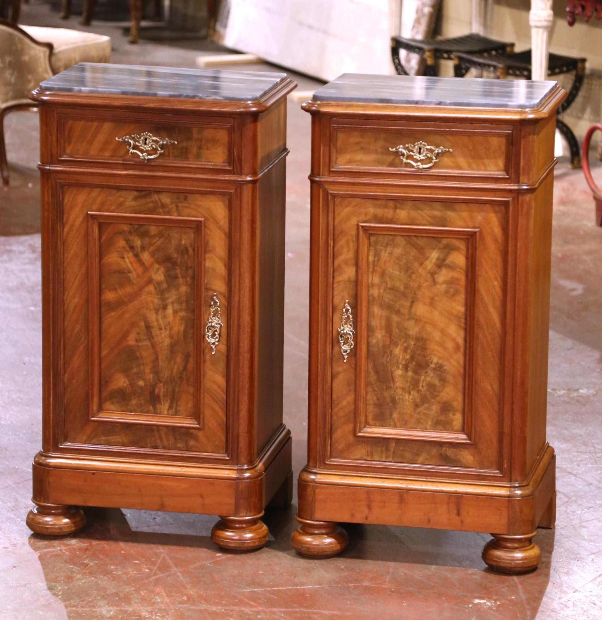 Pair of 19th Century Italian Louis Philippe Grey Marble Top Walnut Nightstands For Sale 1