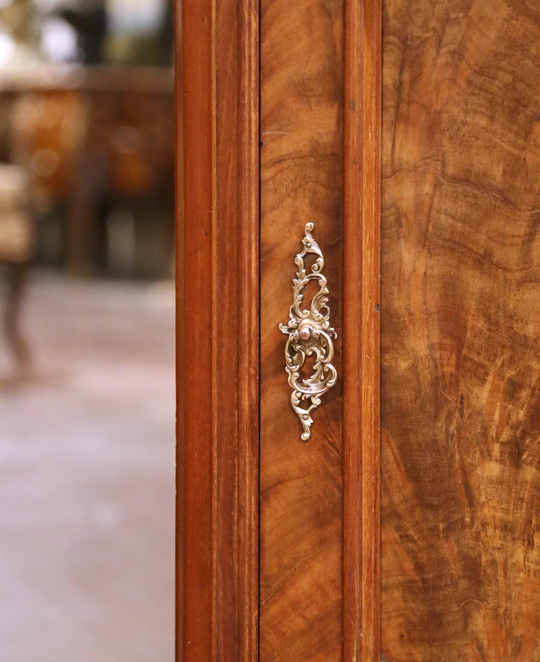 Pair of 19th Century Italian Louis Philippe Grey Marble Top Walnut Nightstands For Sale 3