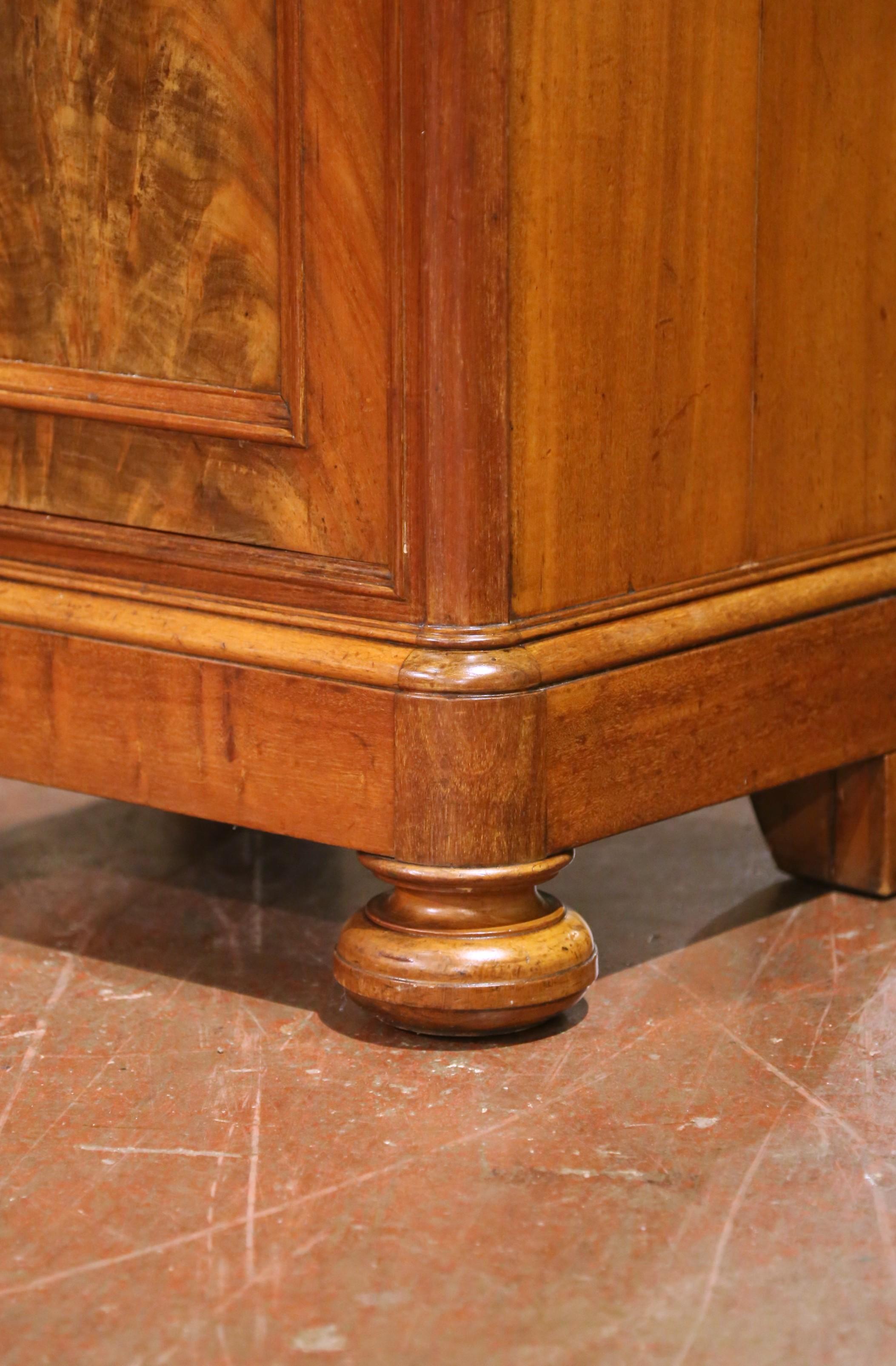 Pair of 19th Century Italian Louis Philippe Grey Marble Top Walnut Nightstands For Sale 4