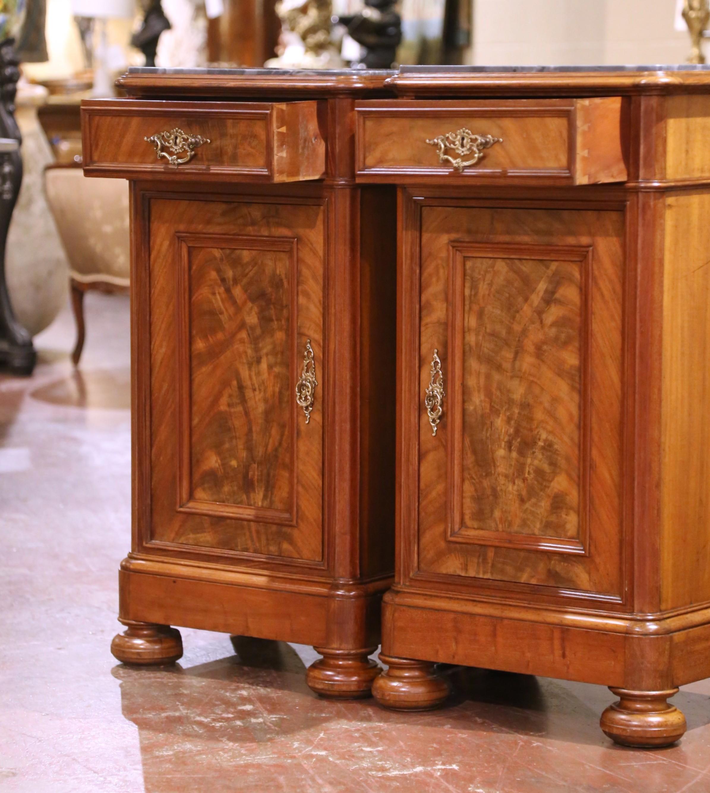 Pair of 19th Century Italian Louis Philippe Grey Marble Top Walnut Nightstands For Sale 5