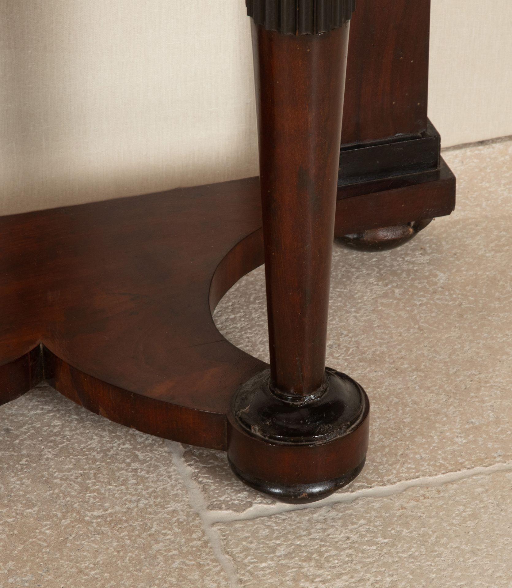 Coppia di tavoli da console neoclassici italiani del XIX secolo Demi Lune in vendita 5