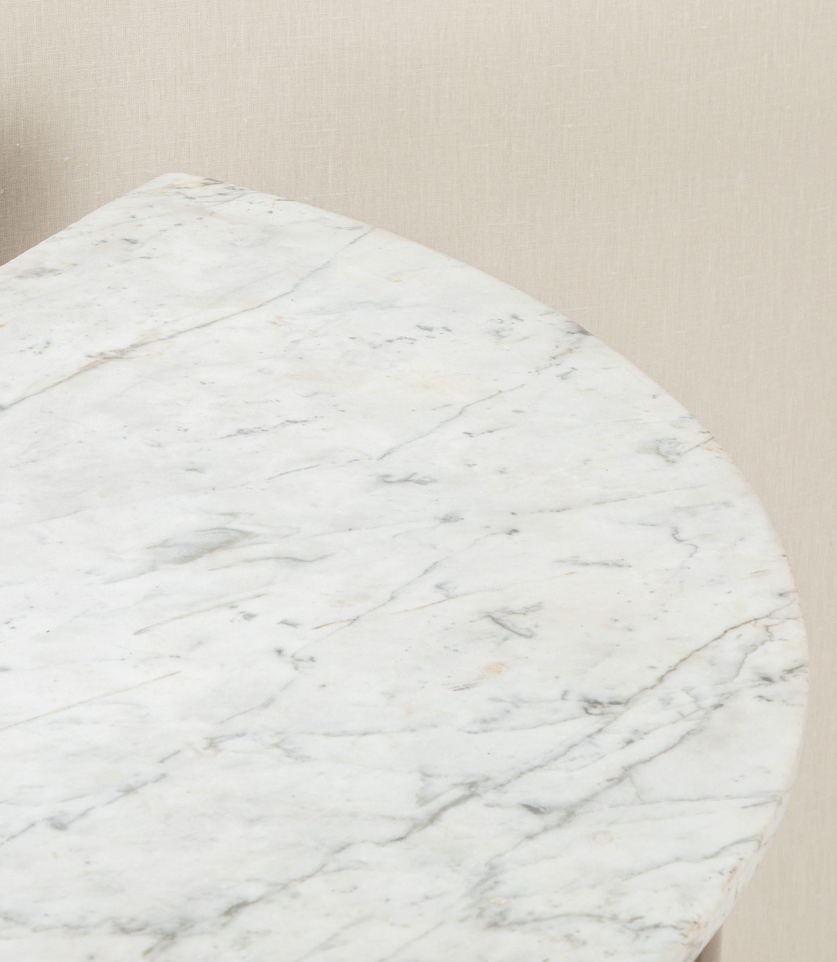 Italiano Coppia di tavoli da console neoclassici italiani del XIX secolo Demi Lune in vendita