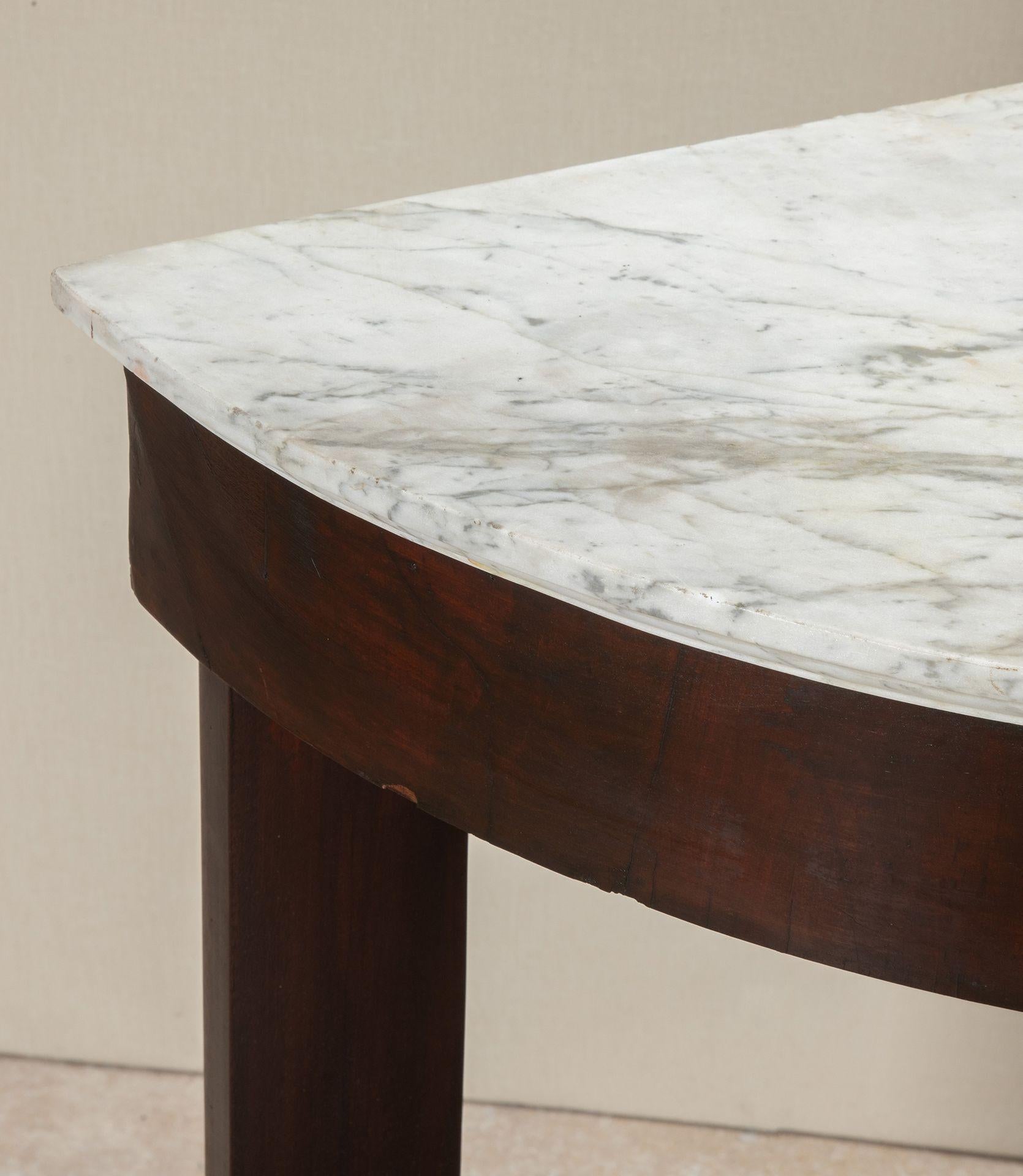 Marmo Coppia di tavoli da console neoclassici italiani del XIX secolo Demi Lune in vendita