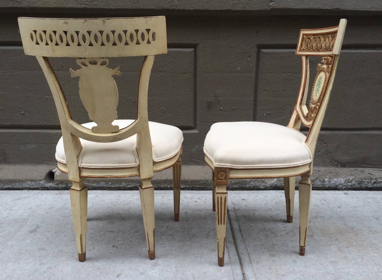 Painted Pair of 19th Century Italian Neoclassical Side Chairs For Sale