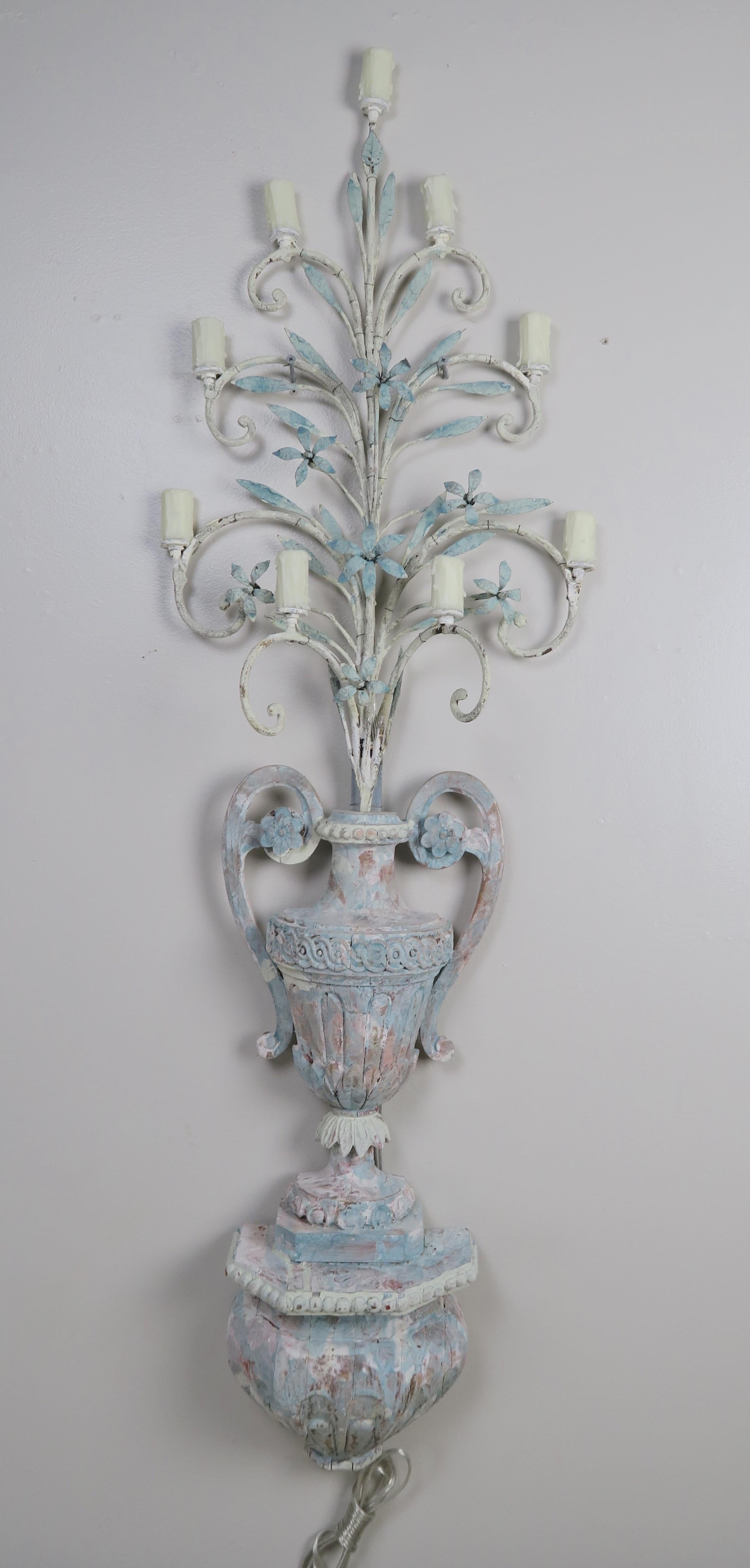Classical Roman Pair of 19th Century Italian Painted 9-Light Sconces For Sale