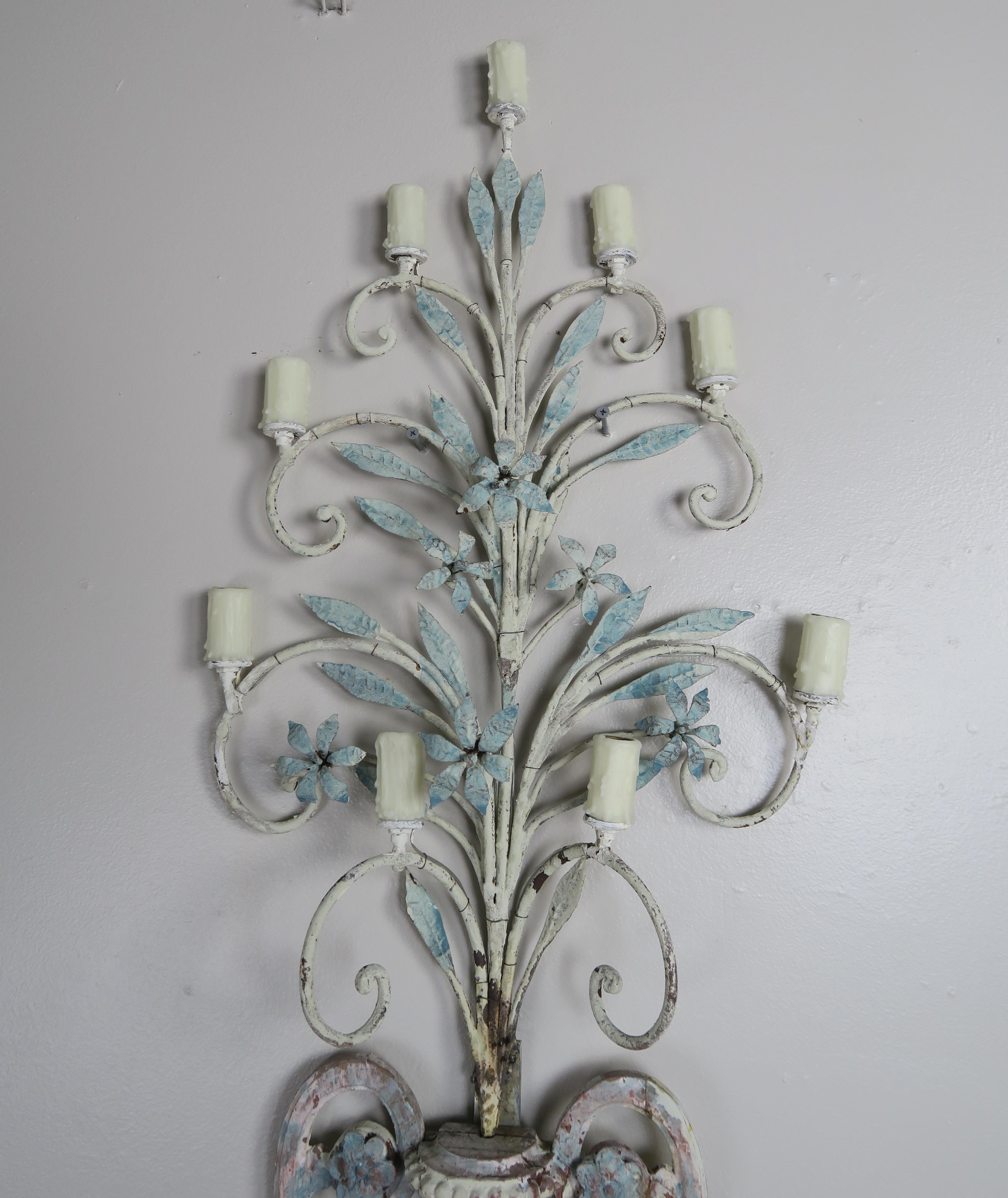 Hand-Carved Pair of 19th Century Italian Painted 9-Light Sconces For Sale