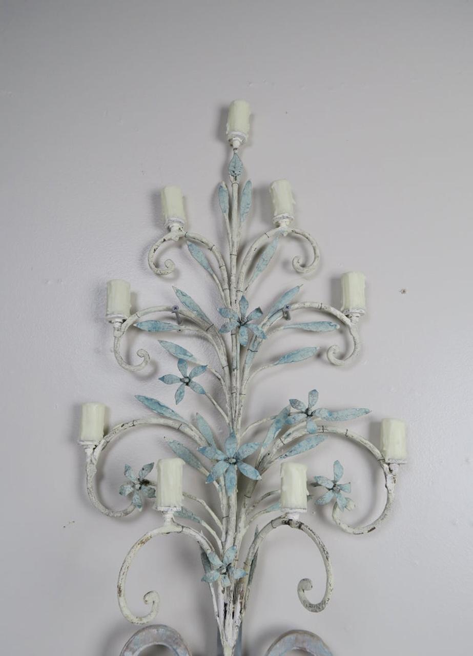 Paire d'appliques à 9 lumières peintes italiennes du 19e siècle Abîmé - En vente à Los Angeles, CA