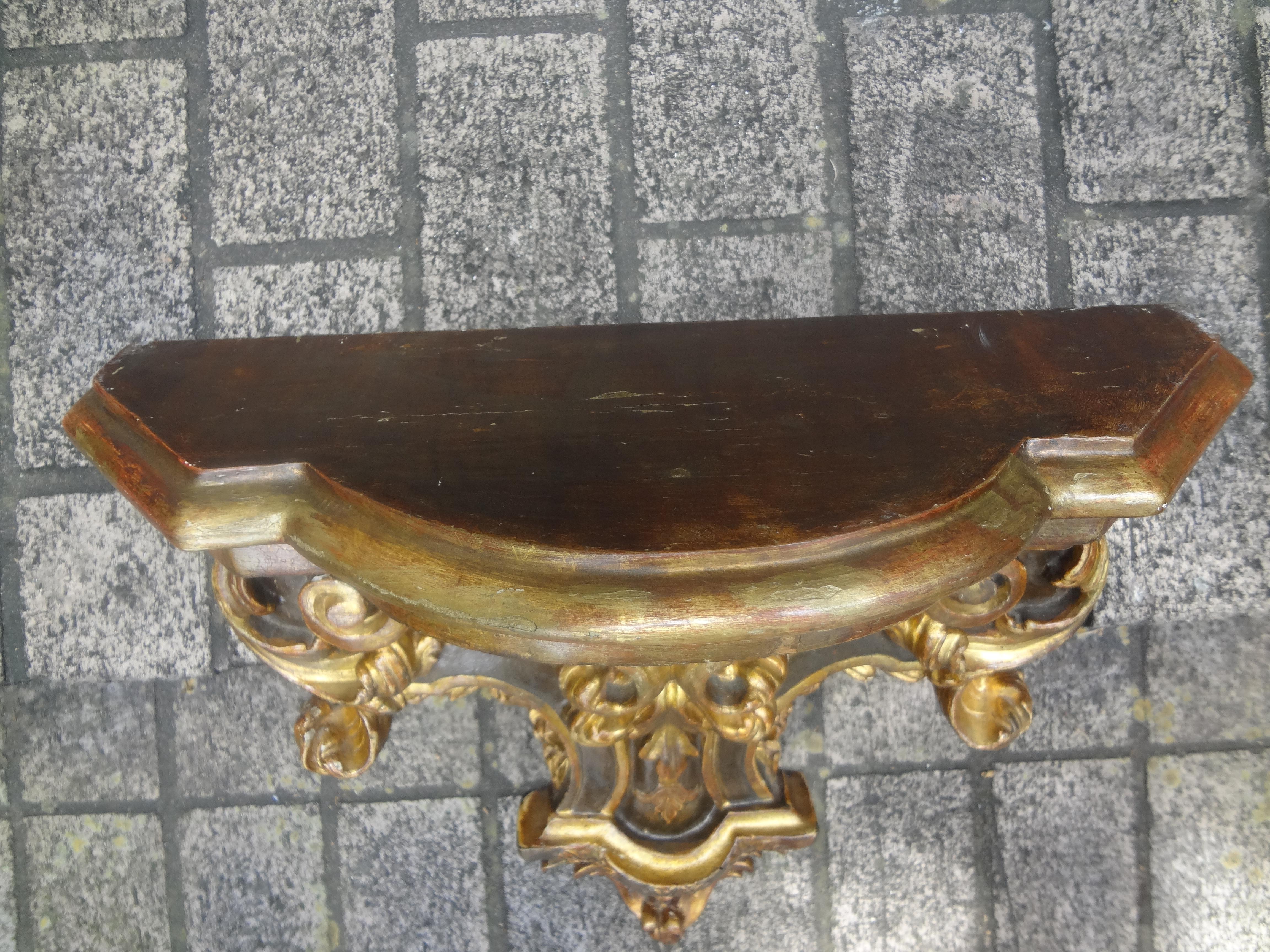 Pair of 19th Century Italian Painted and Giltwood Wall Brackets For Sale 4