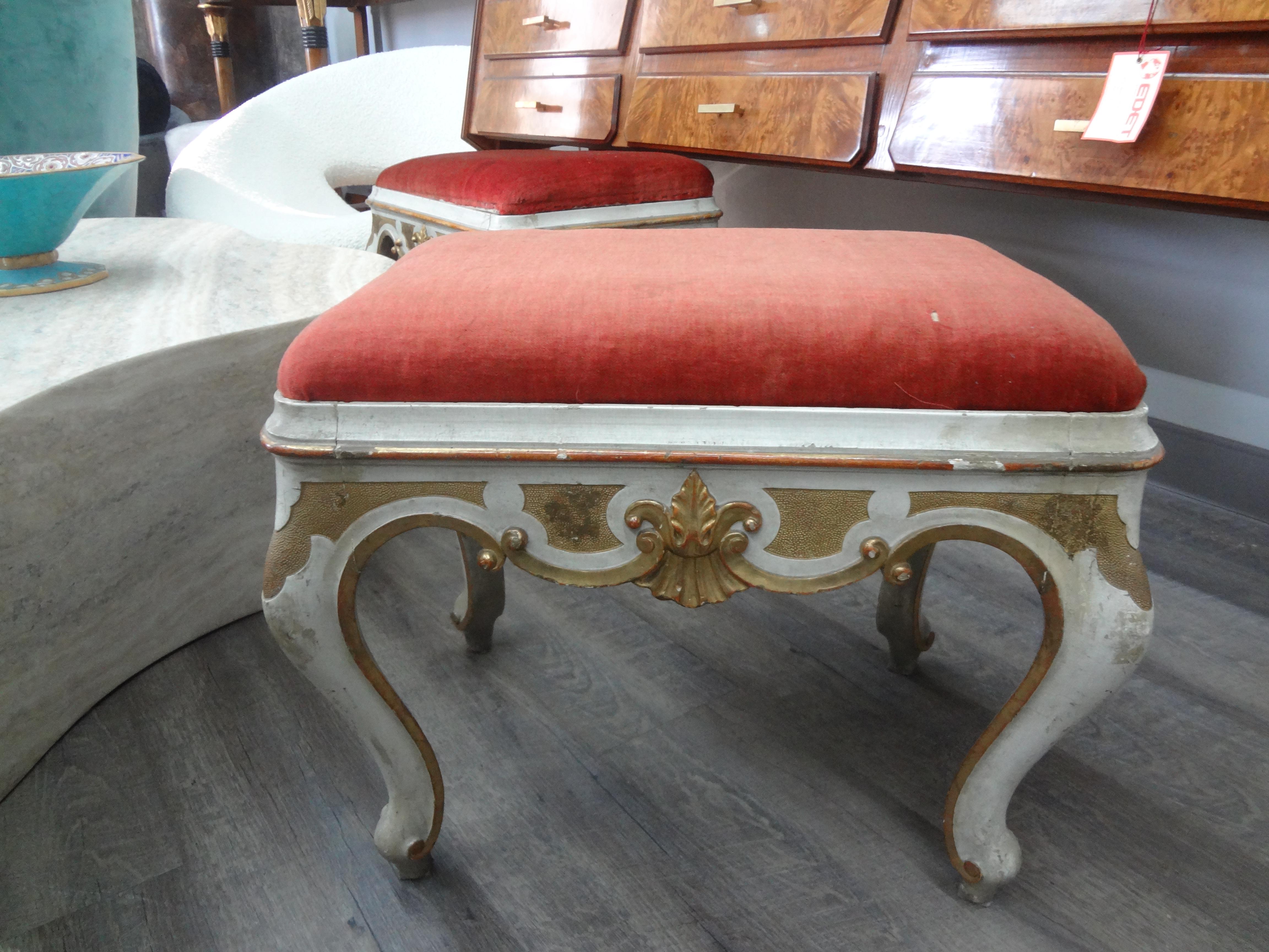 Pair of 19th Century Italian Painted and Gilt Ottomans In Good Condition For Sale In Houston, TX