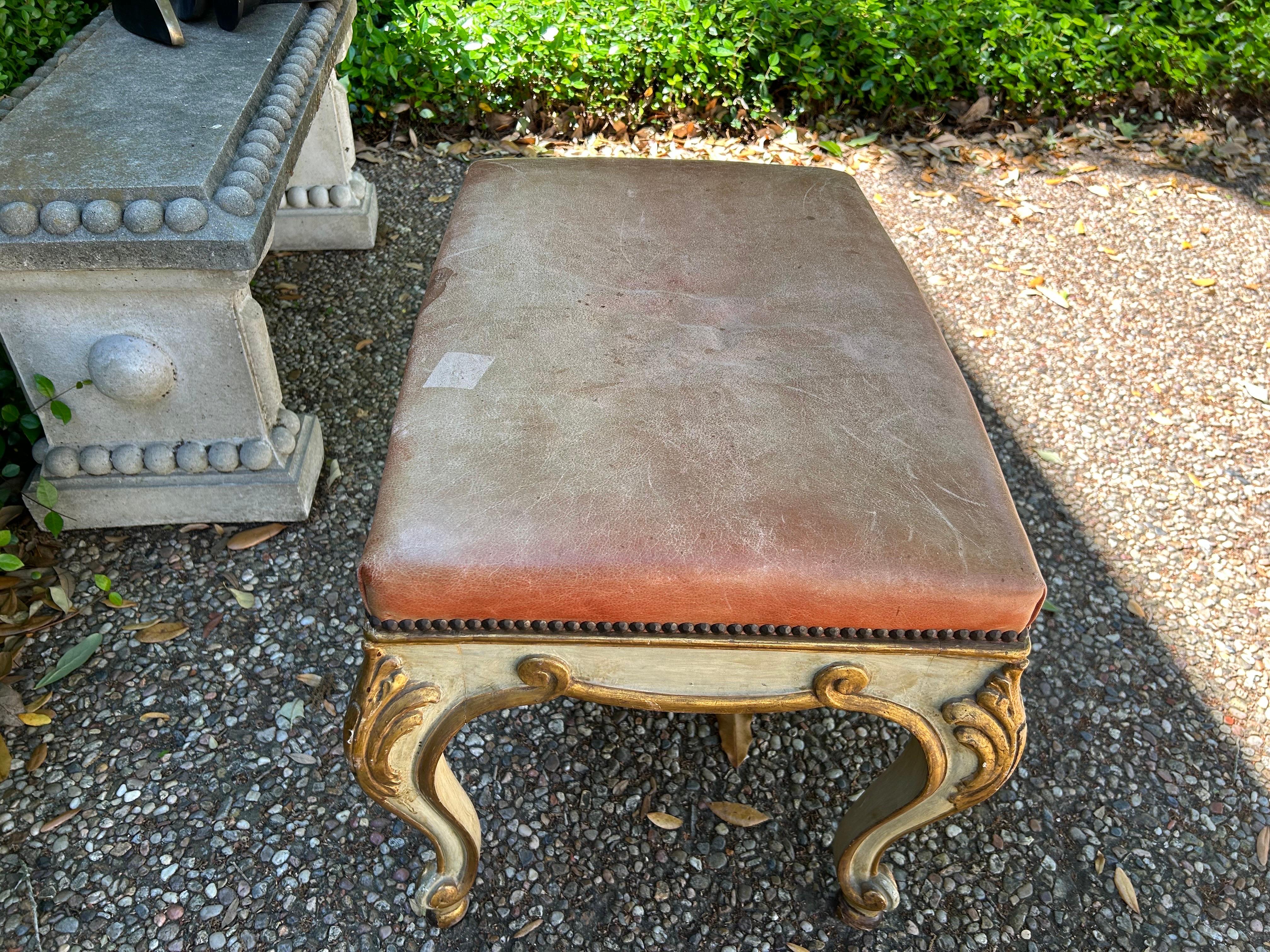 Pair Of 19th Century Italian Painted And Parcel Gilt Ottomans For Sale 1