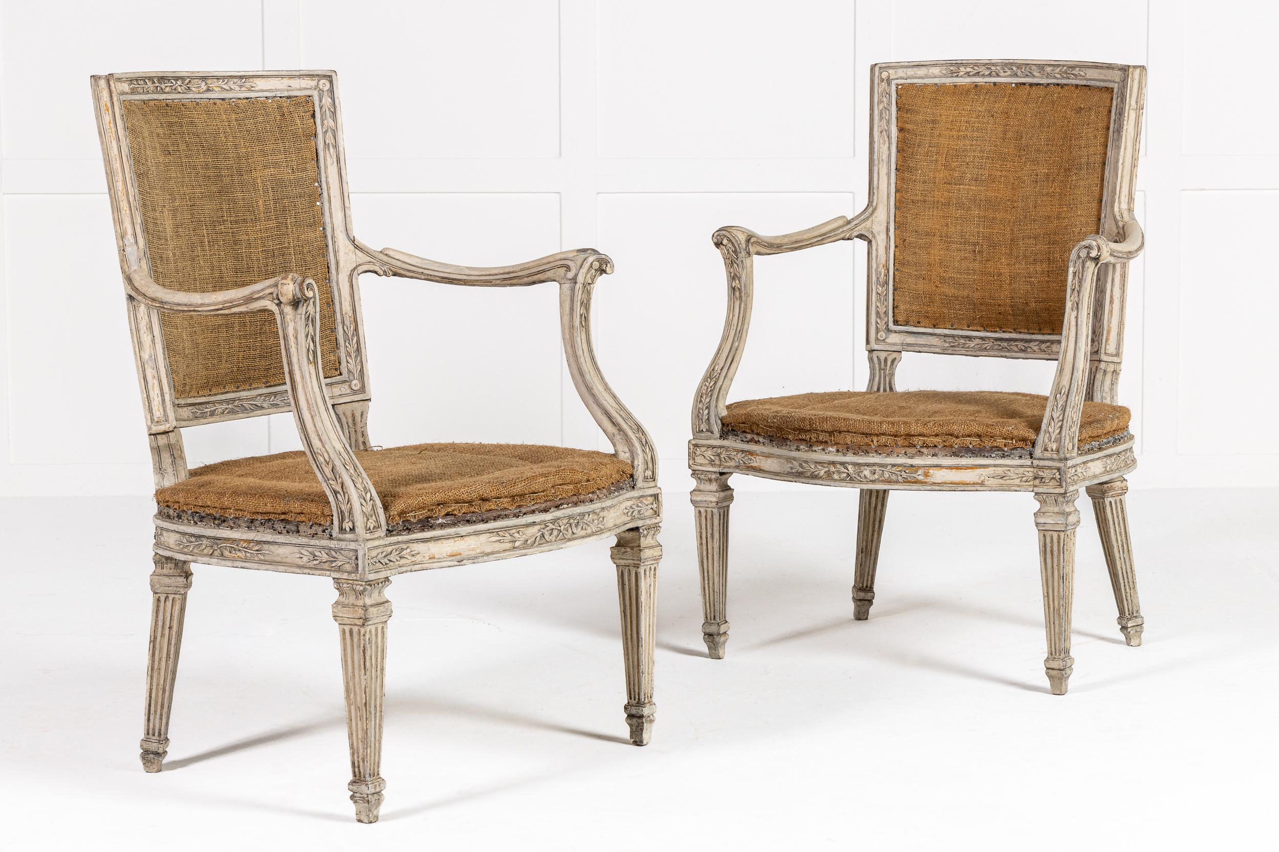 Paire de fauteuils peints italiens du 19ème siècle Bon état - En vente à Gloucestershire, GB