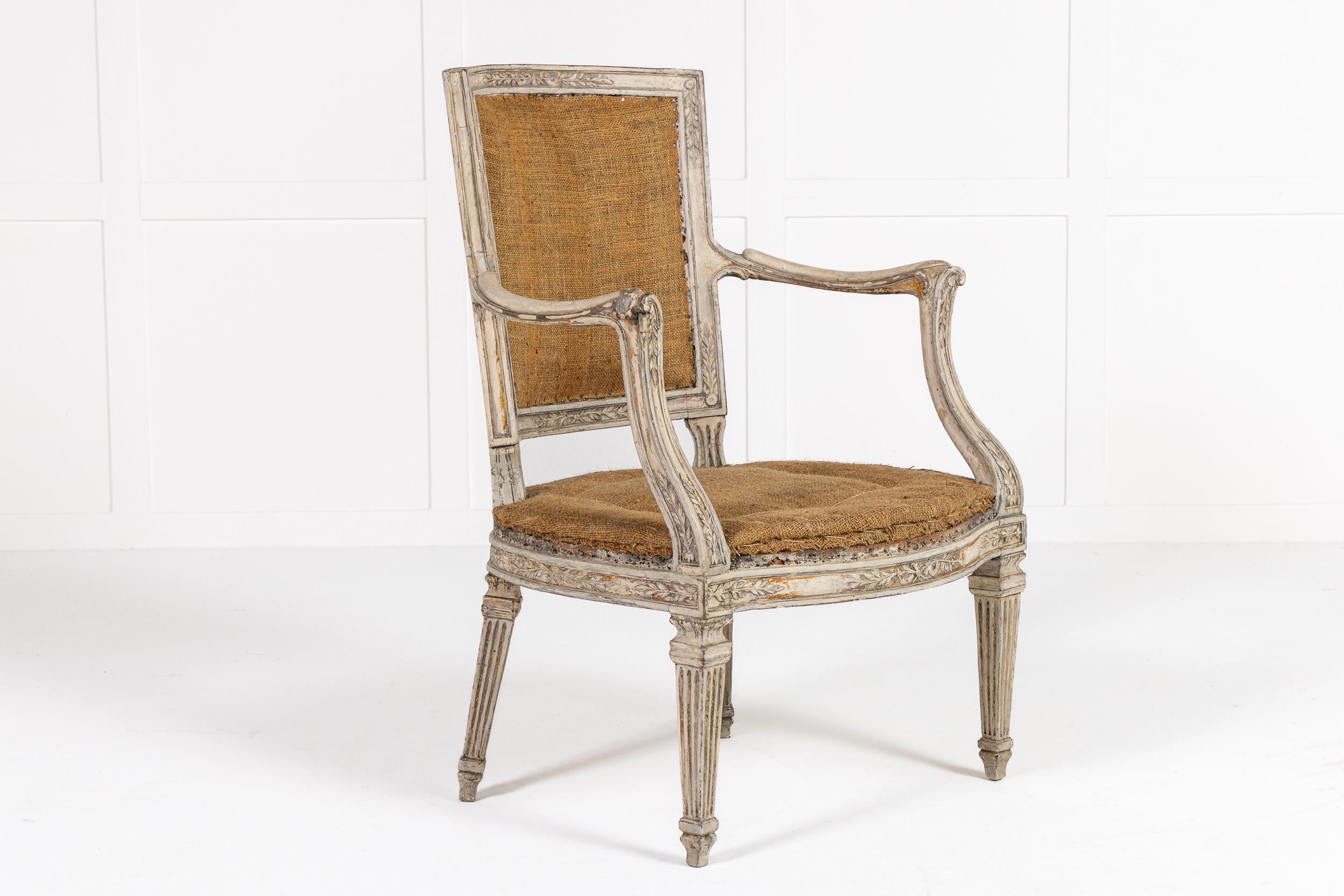 Paire de fauteuils peints italiens du 19ème siècle en vente 3