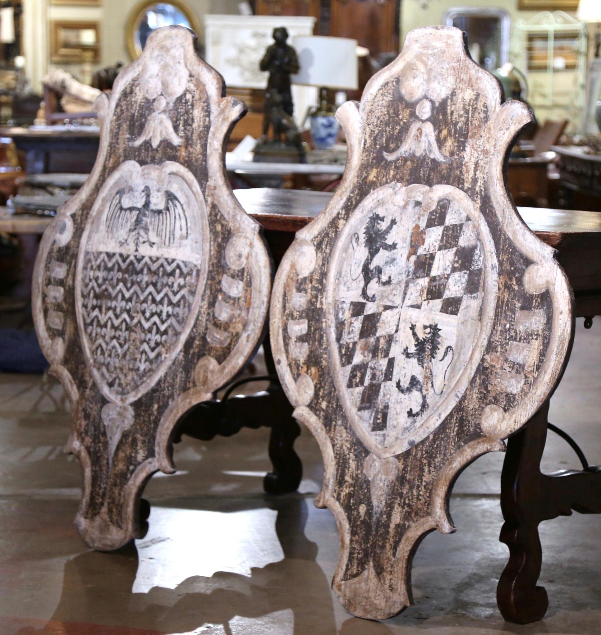 Pair of 19th Century Italian Painted Wall Hanging Shields with Family Crests For Sale 2