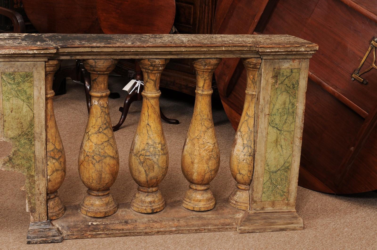Coppia di balaustre in legno dipinto italiano del XIX secolo in vendita 6
