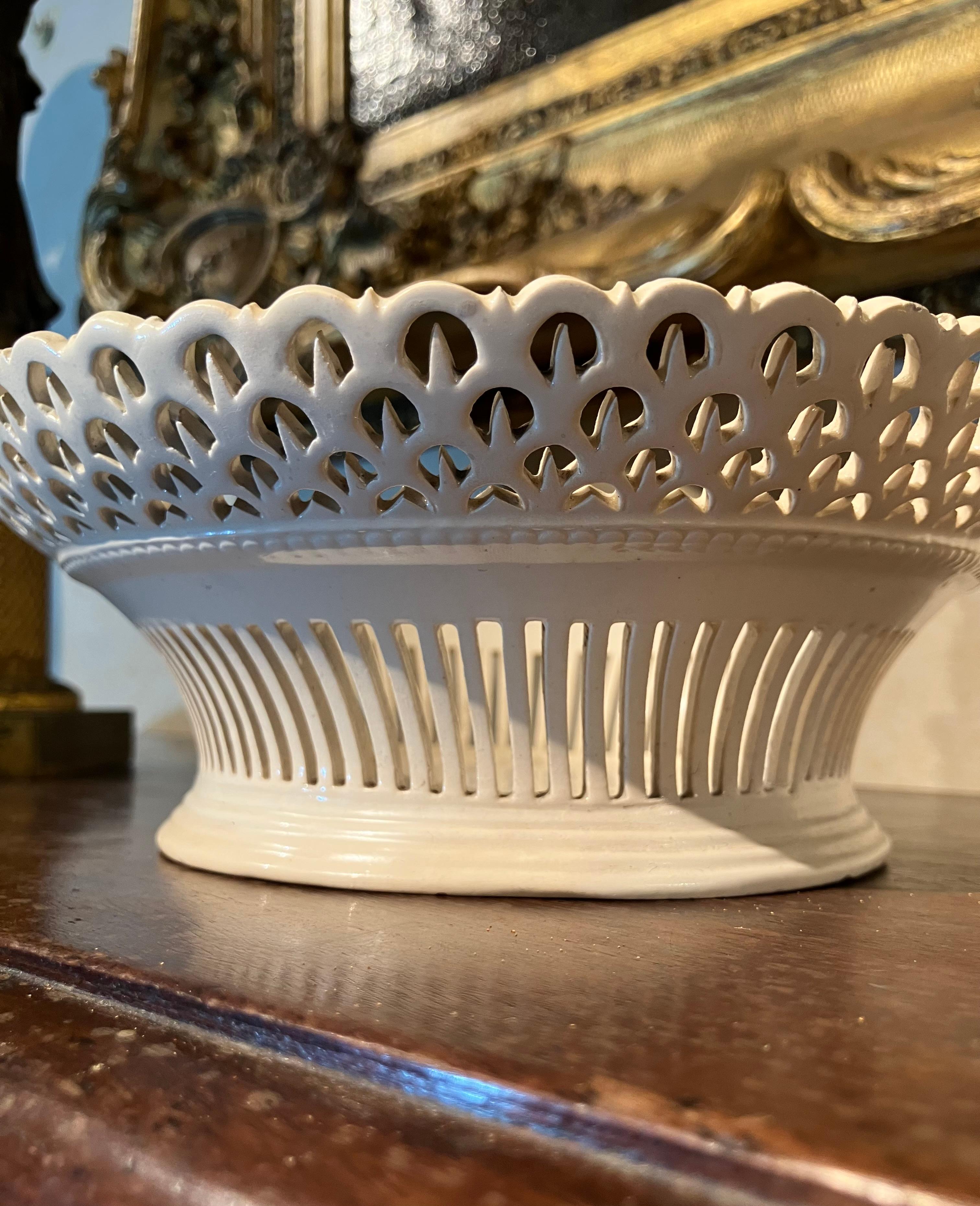 Paar italienische durchbrochene Porzellankompotten des 19. Jahrhunderts aus der Manufaktur Giustiniani im Zustand „Gut“ im Angebot in Firenze, IT