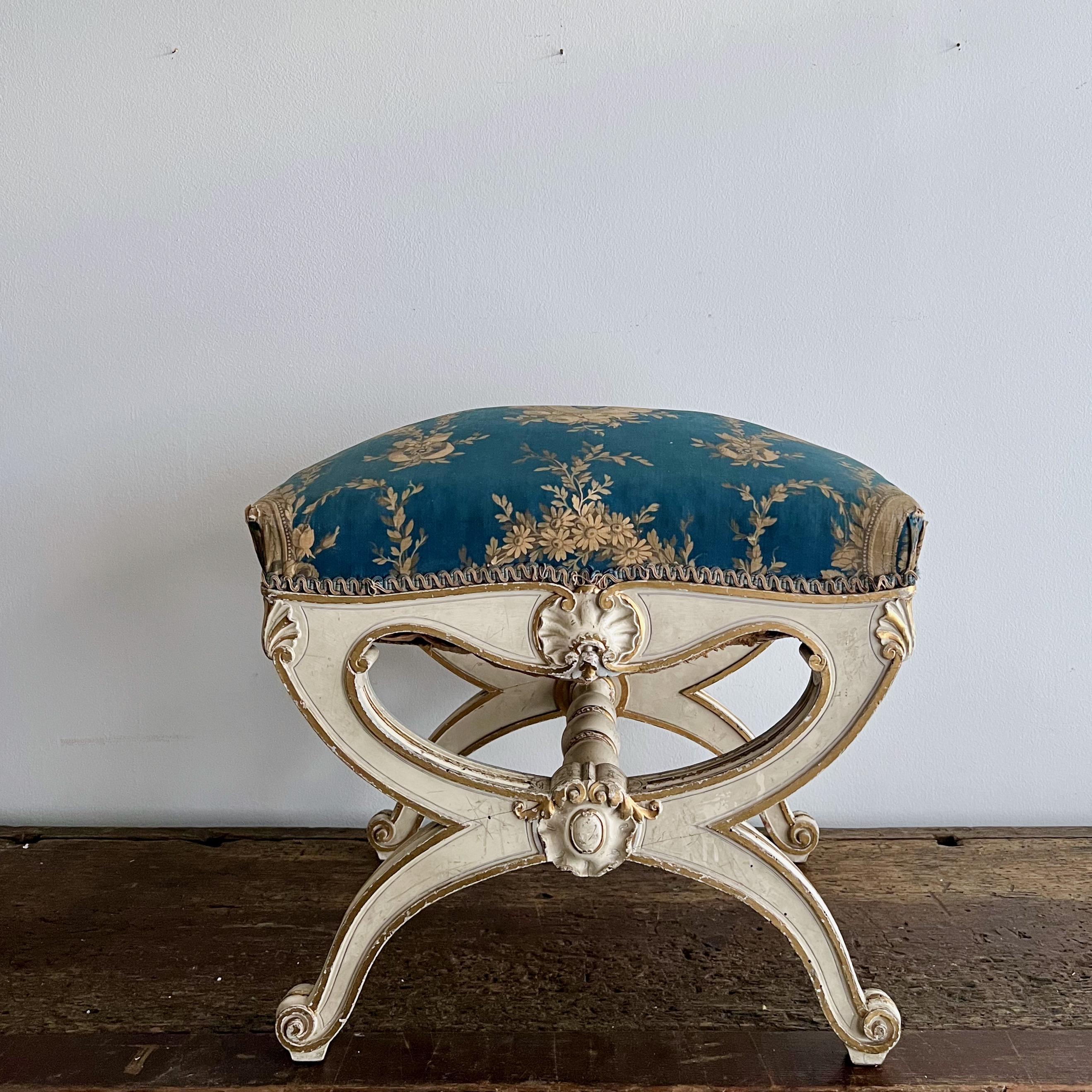 Pair of 19th century Italian Polychrome and Parcel-Gilt Curule Stools For Sale 5